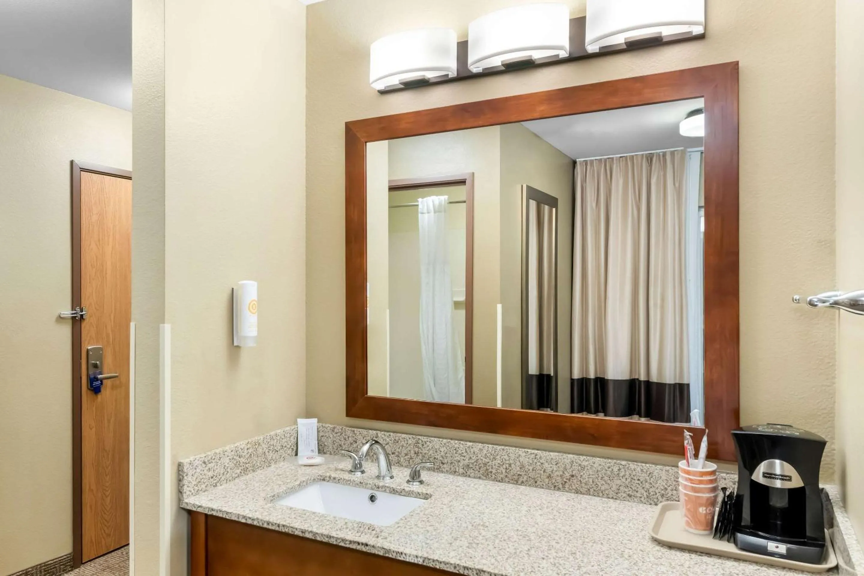 Bedroom in Comfort Inn & Suites Near University of Wyoming