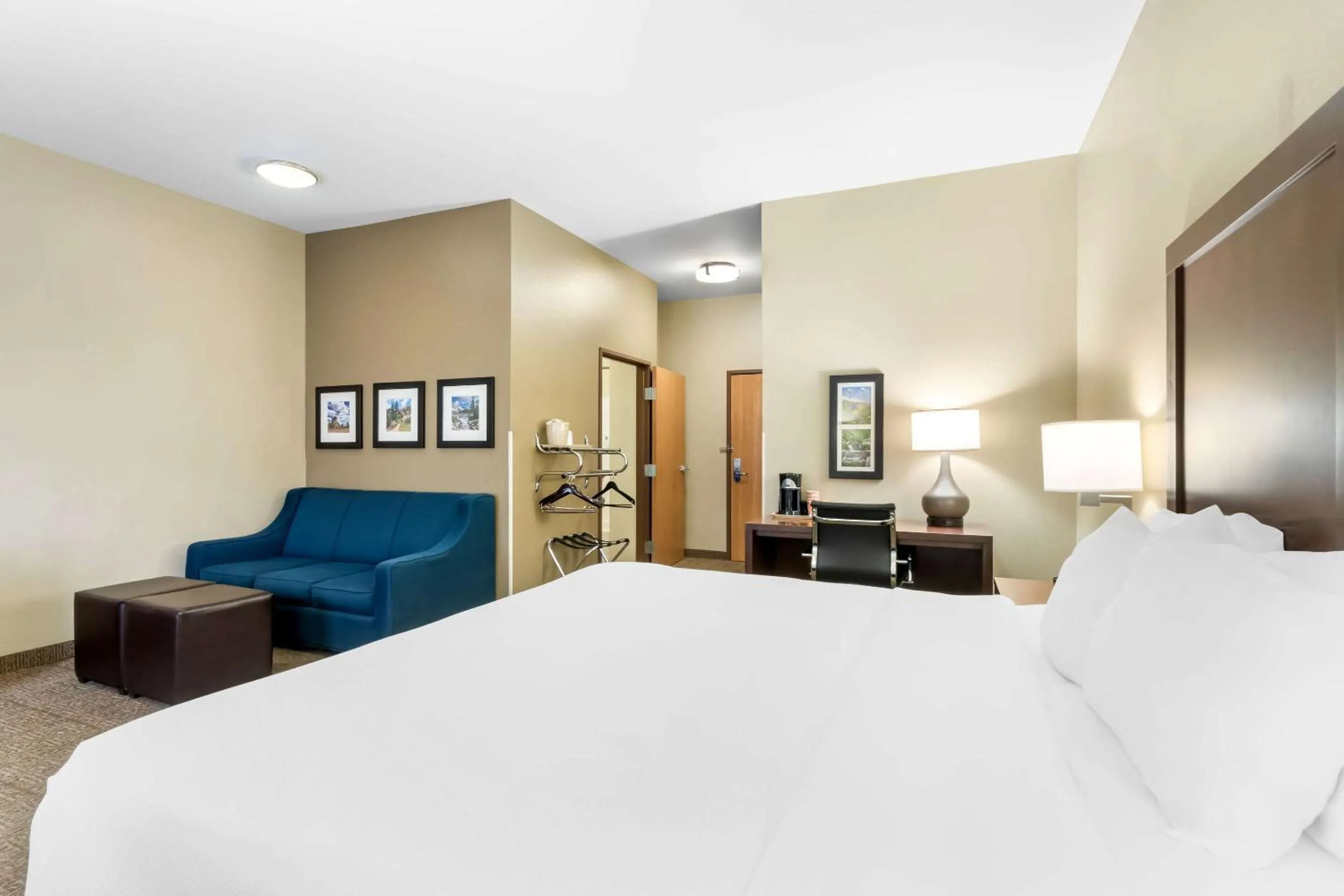 Bedroom, Bed in Comfort Inn & Suites Near University of Wyoming