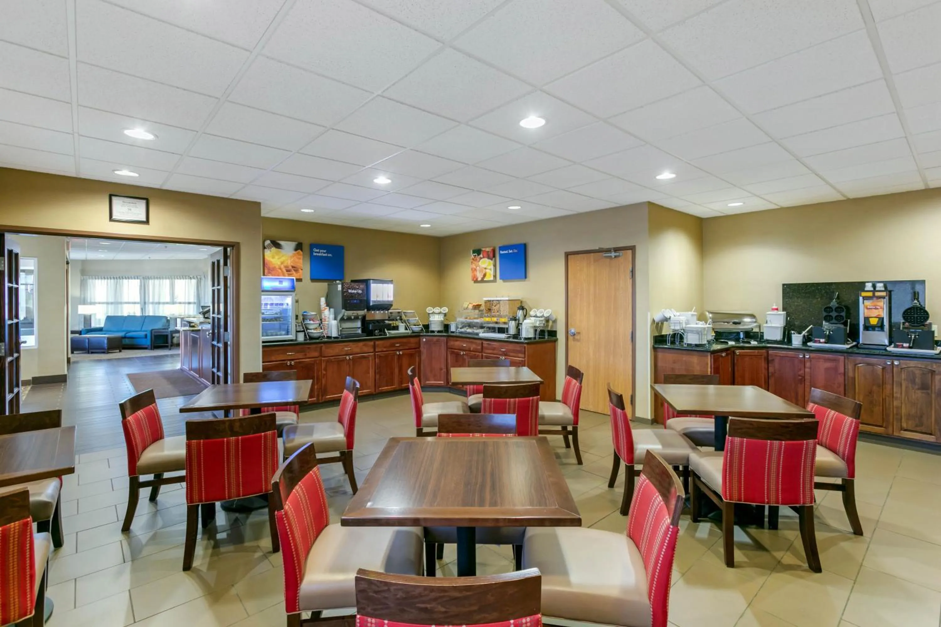 Breakfast in Comfort Inn & Suites Near University of Wyoming