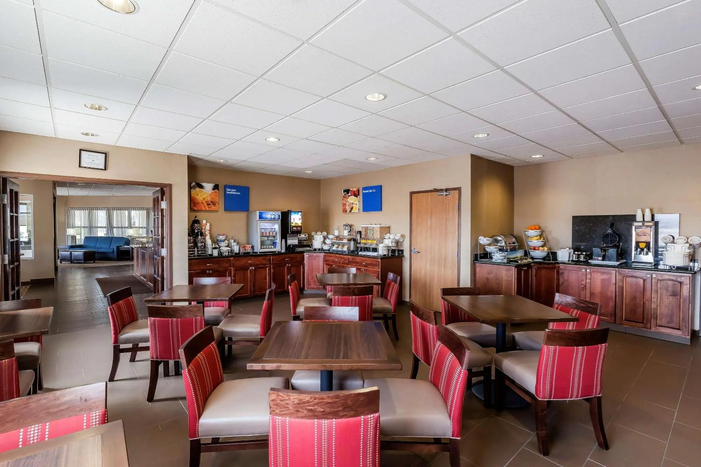 Breakfast in Comfort Inn & Suites Near University of Wyoming