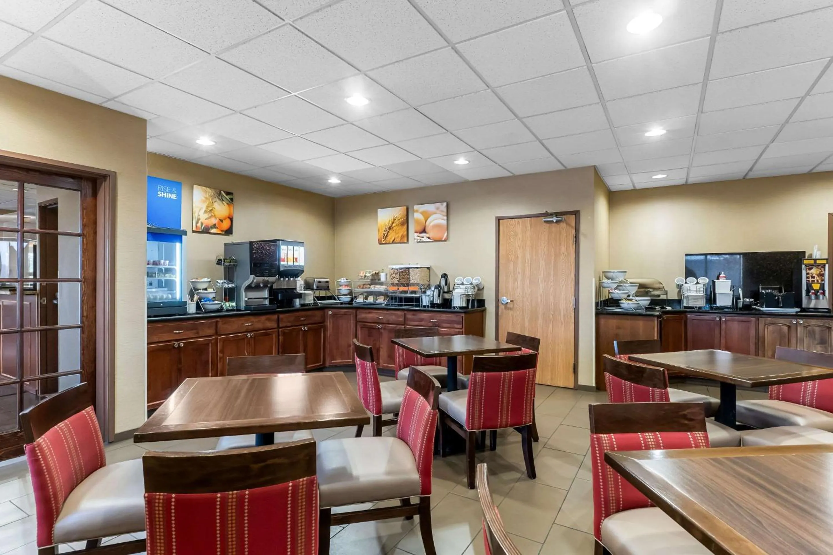 Breakfast in Comfort Inn & Suites Near University of Wyoming