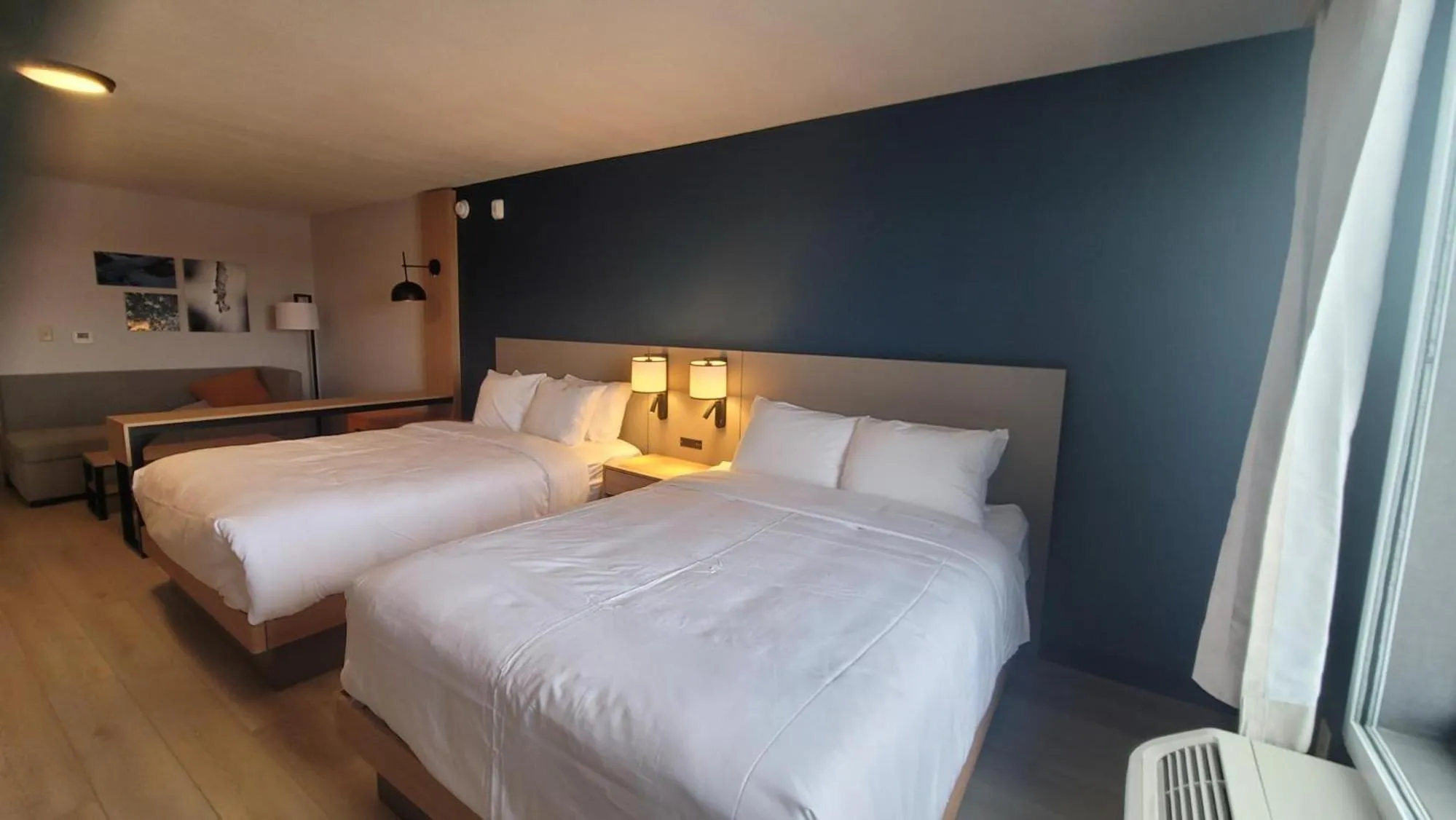 Bedroom, Bed in Comfort Suites Cheyenne