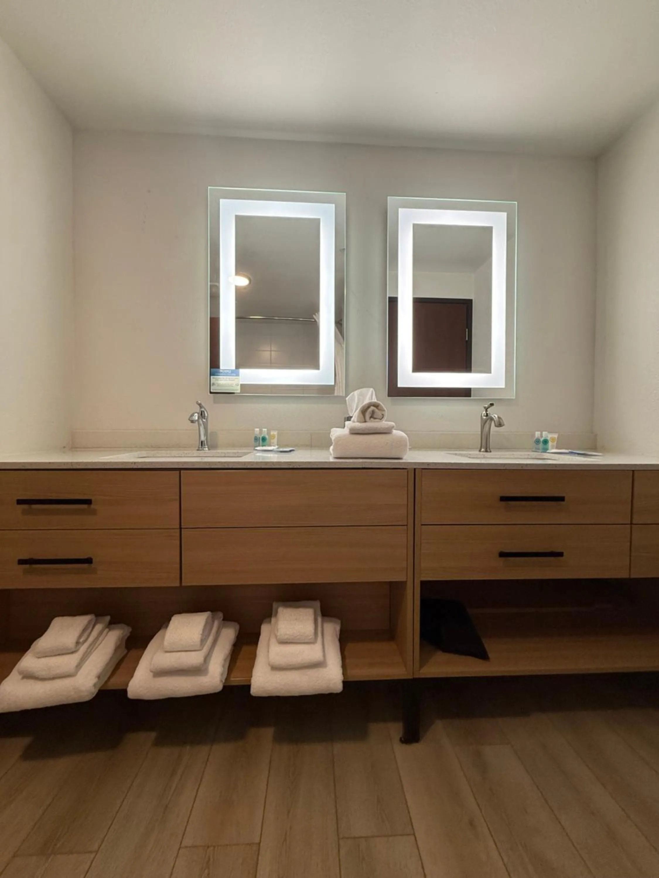 Bathroom in Comfort Suites Cheyenne