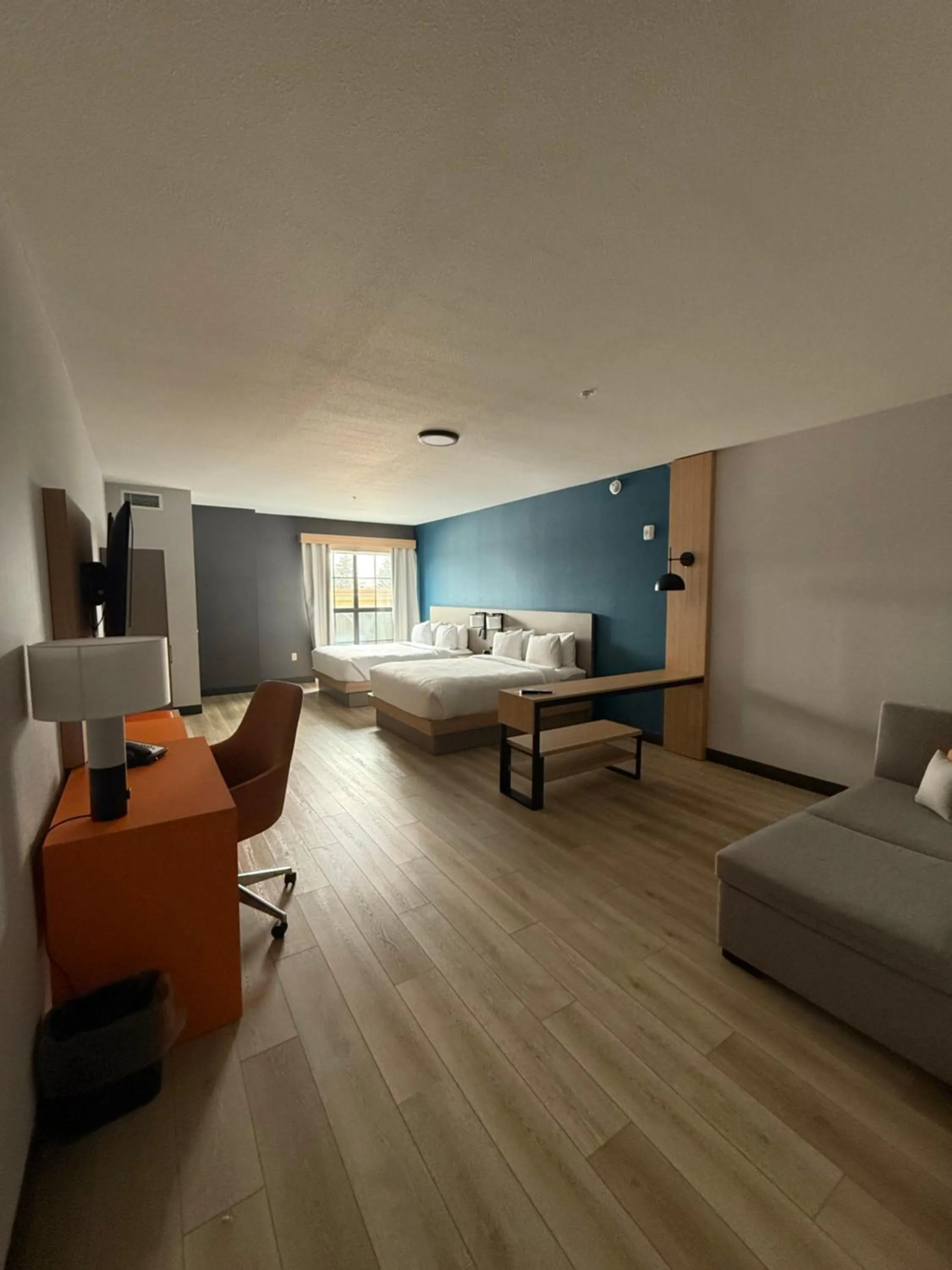 Bed in Comfort Suites Cheyenne