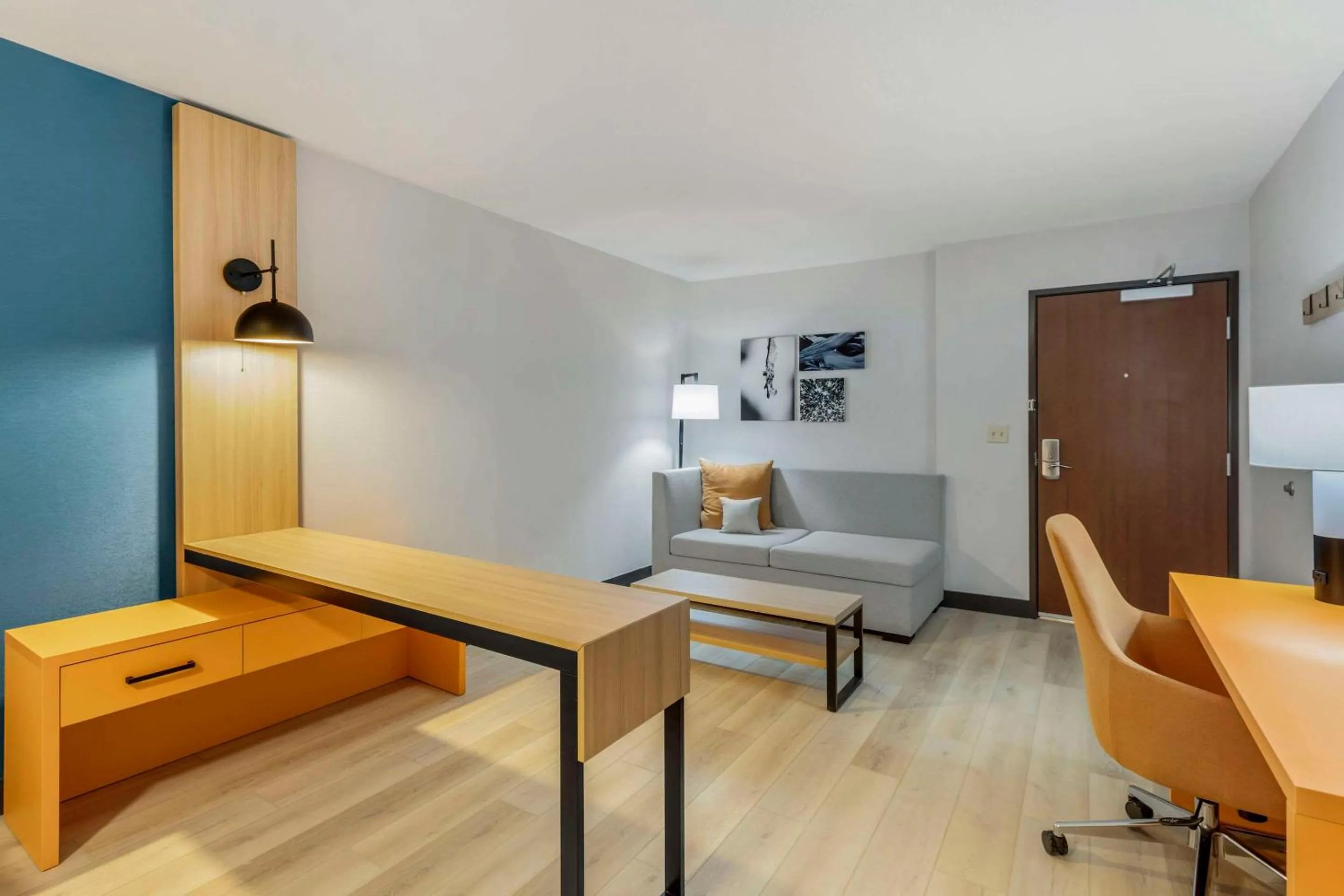 Bedroom in Comfort Suites Cheyenne