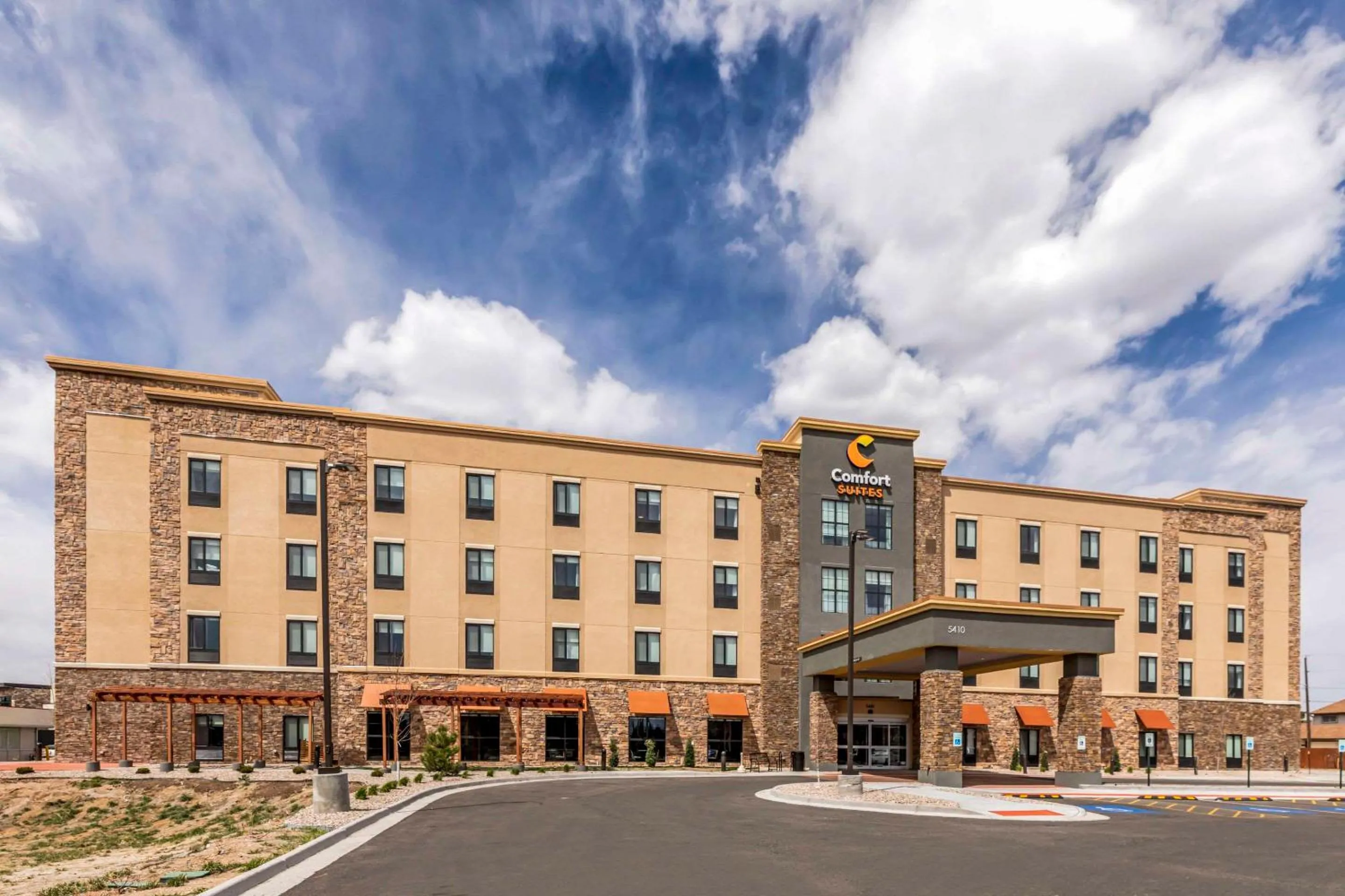 Property building in Comfort Suites Cheyenne