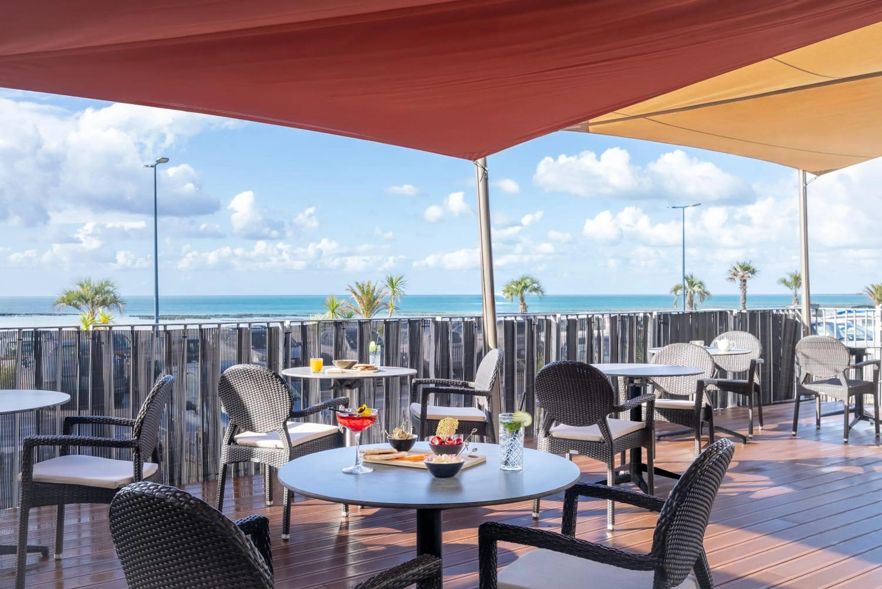 Patio in Hôtel de la Baie - Thalassothérapie PREVITHAL