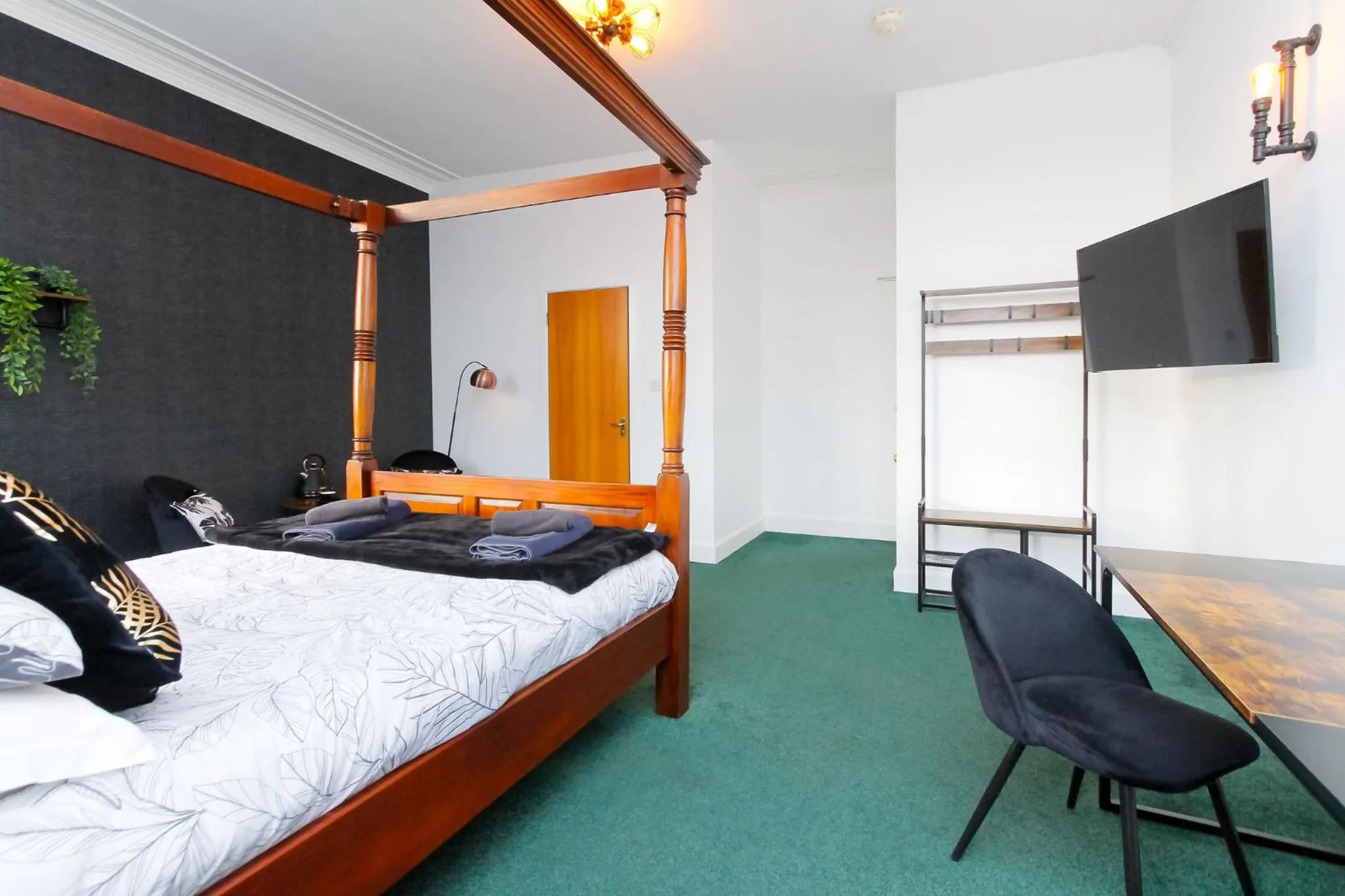 Bed in Carlton Hotel