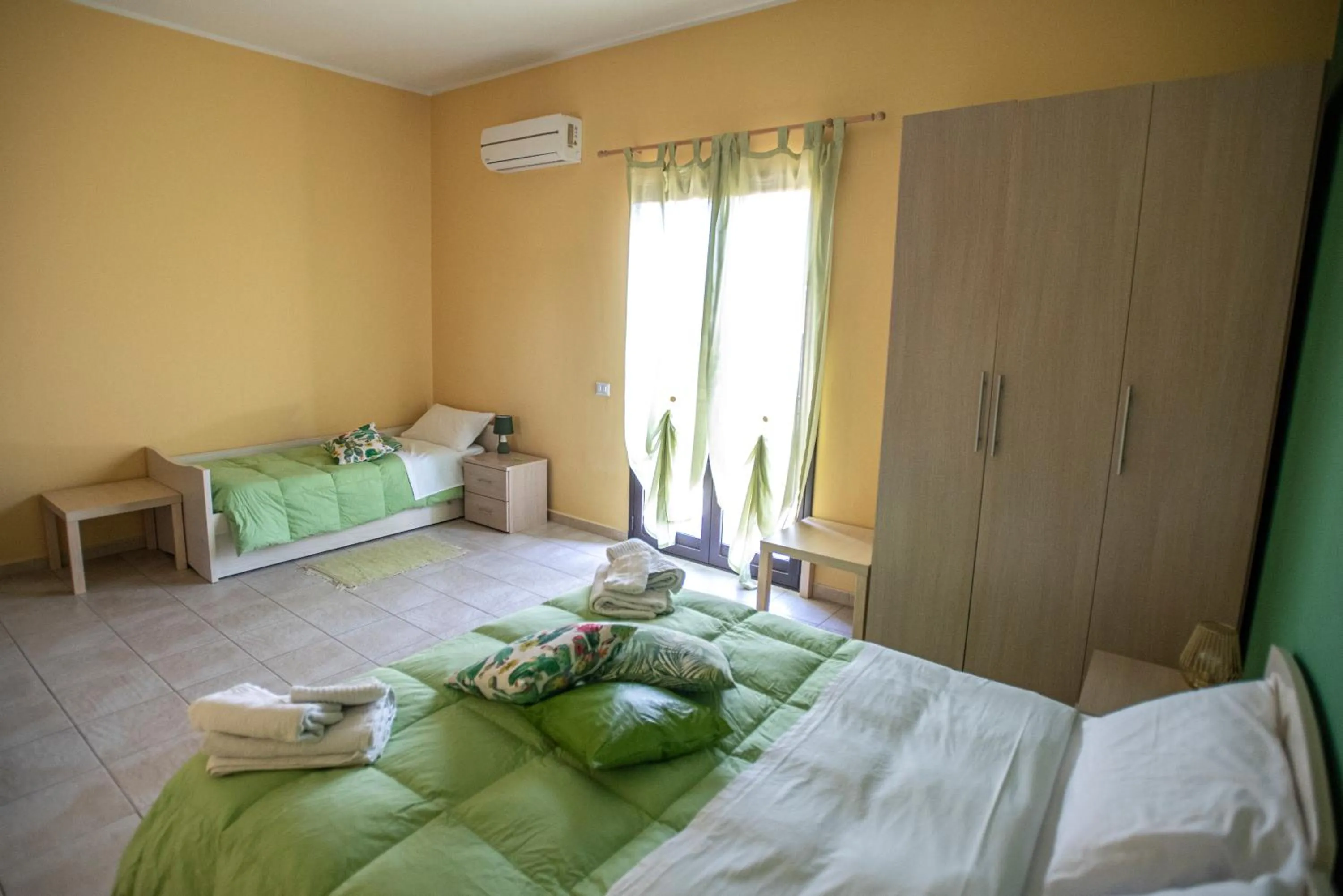 Photo of the whole room, Bed in B&B LAVIKA PEDARA