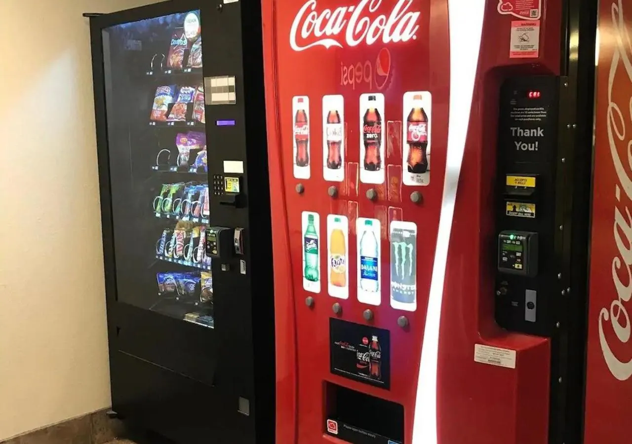 Drinks, Supermarket/Shops in Norwood Inn & Suites Eagan