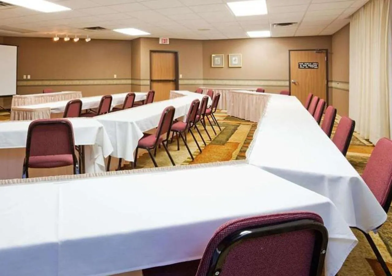 Business facilities in Norwood Inn & Suites Eagan