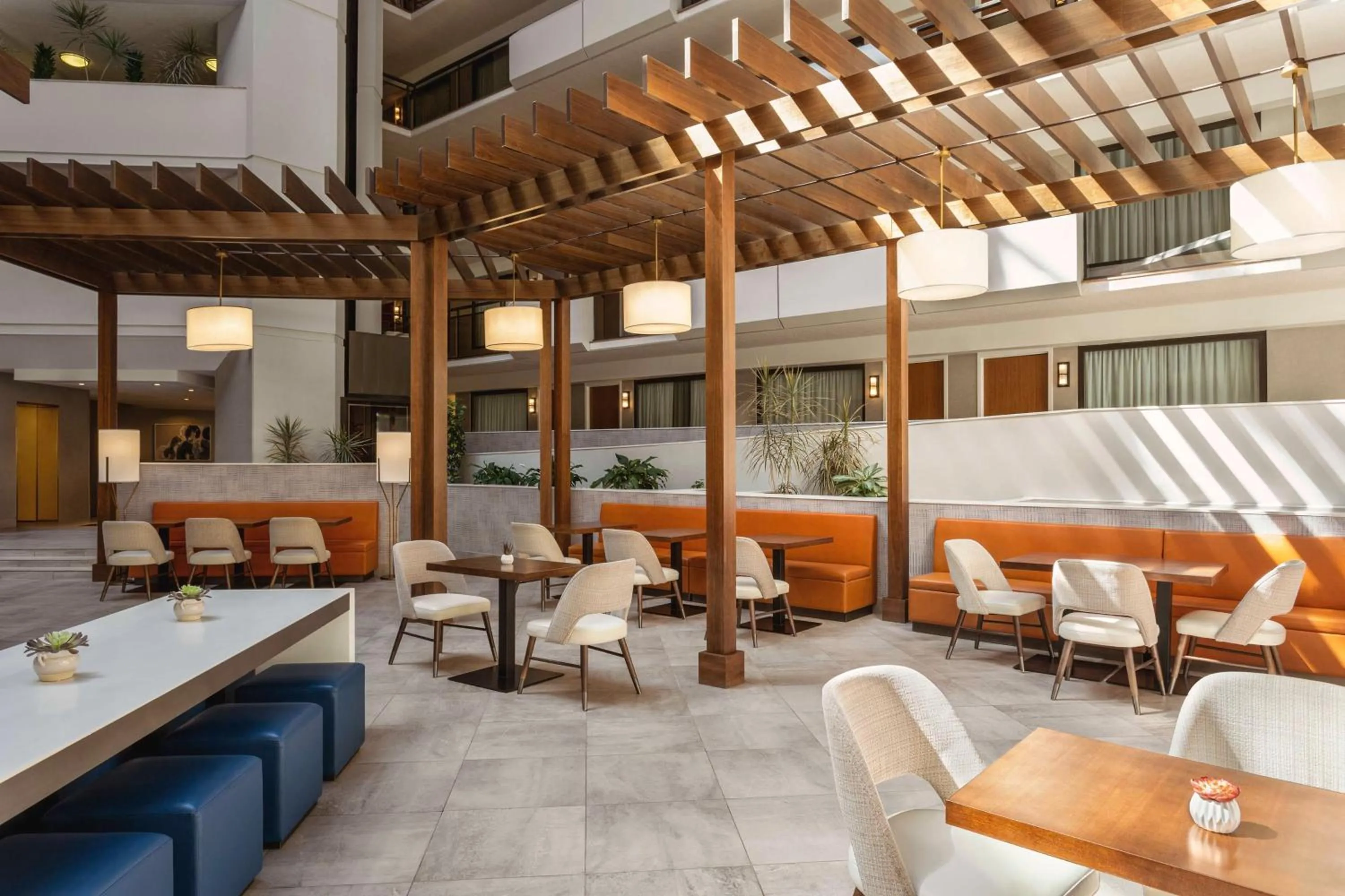 Restaurant/places to eat in Embassy Suites by Hilton Kansas City Overland Park