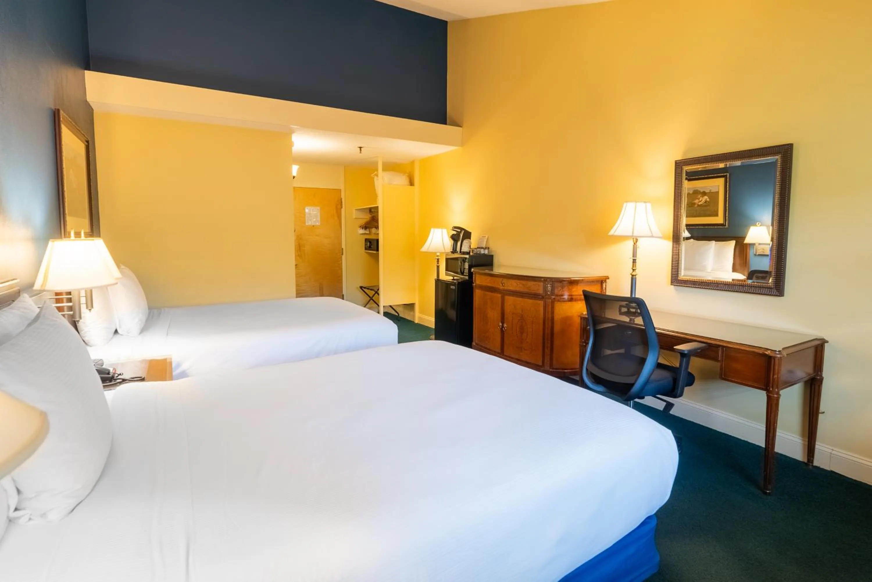 Bedroom, Bed in Fireside Inn & Suites Waterville