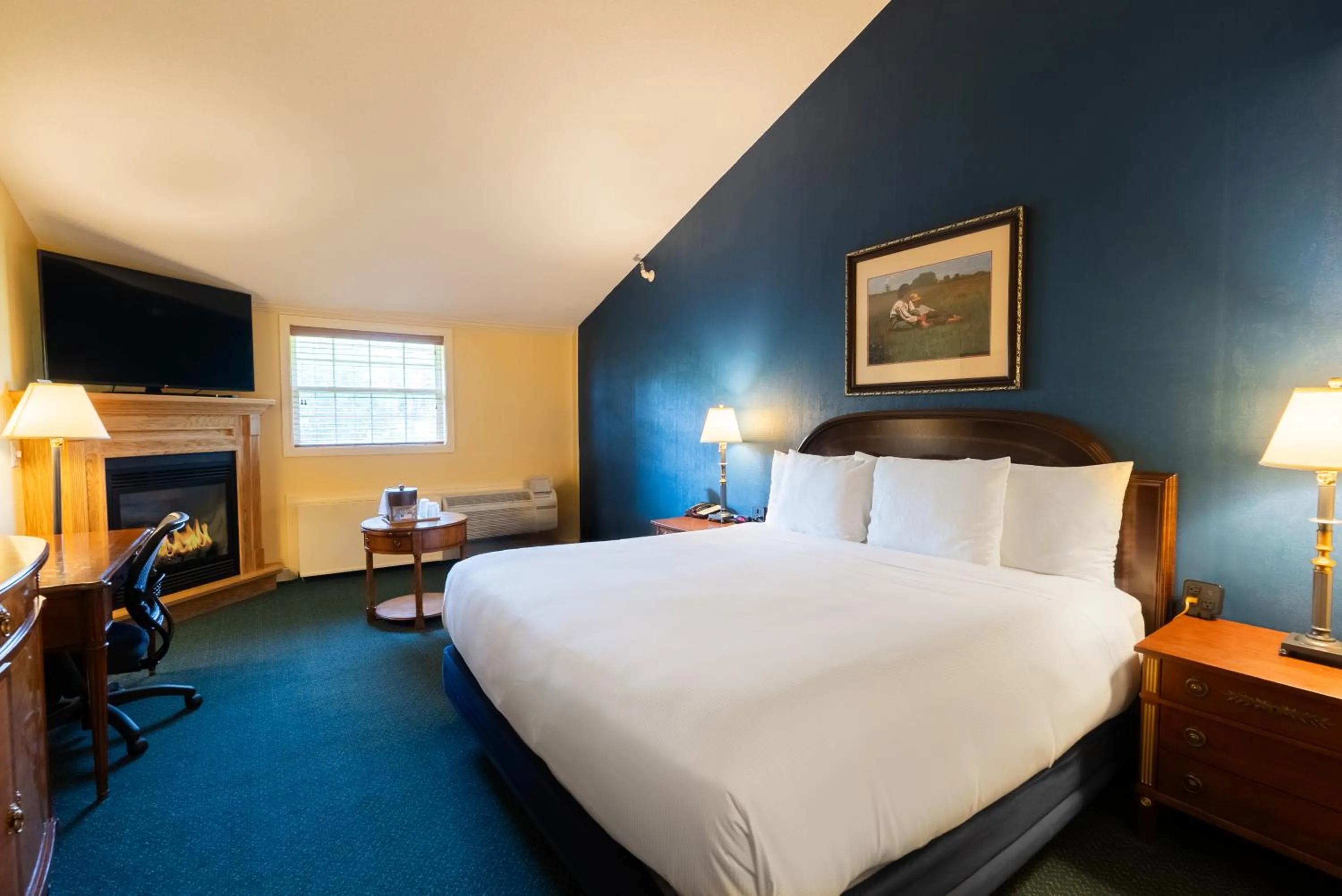 Bedroom, Bed in Fireside Inn & Suites Waterville