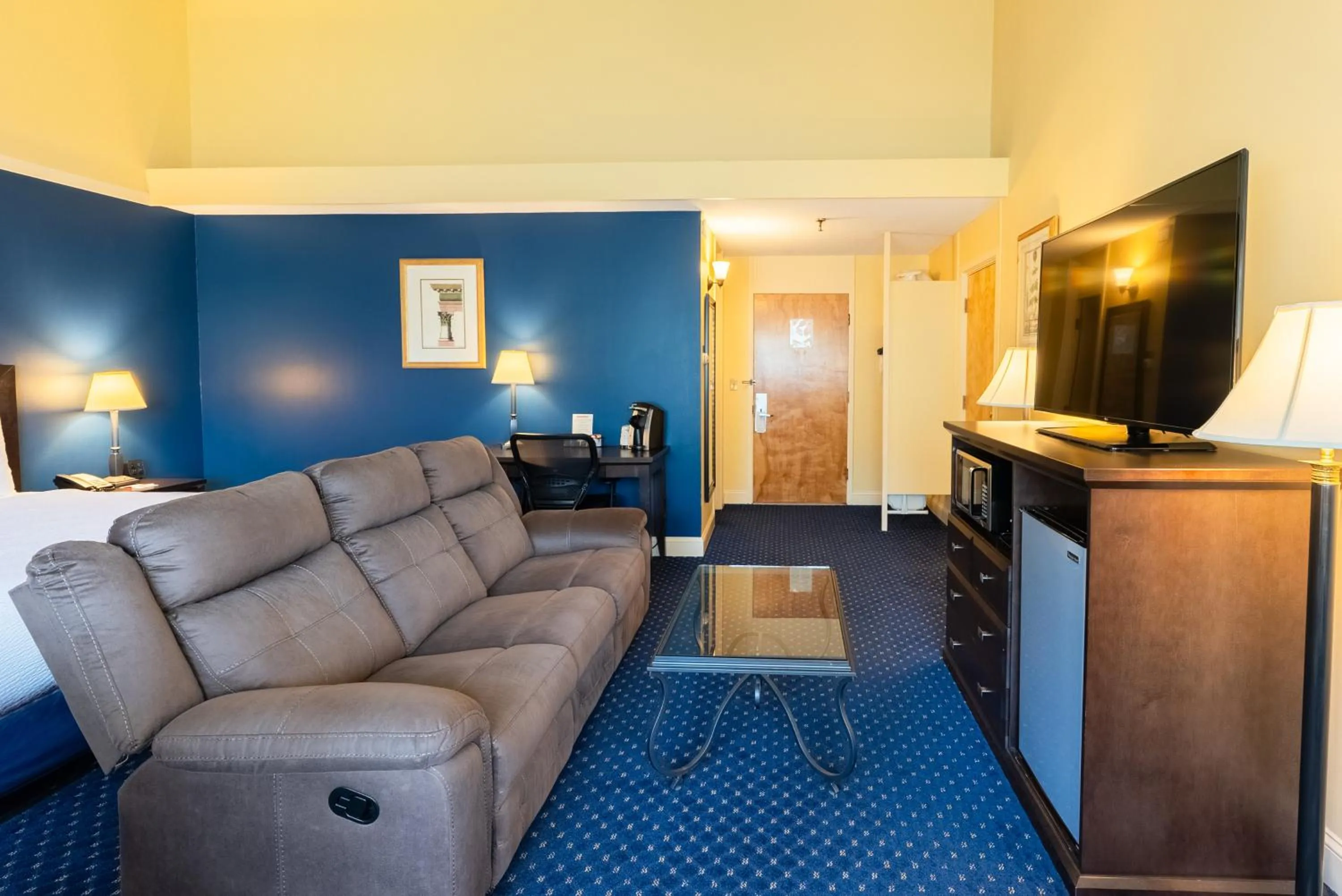 Bedroom in Fireside Inn & Suites Waterville