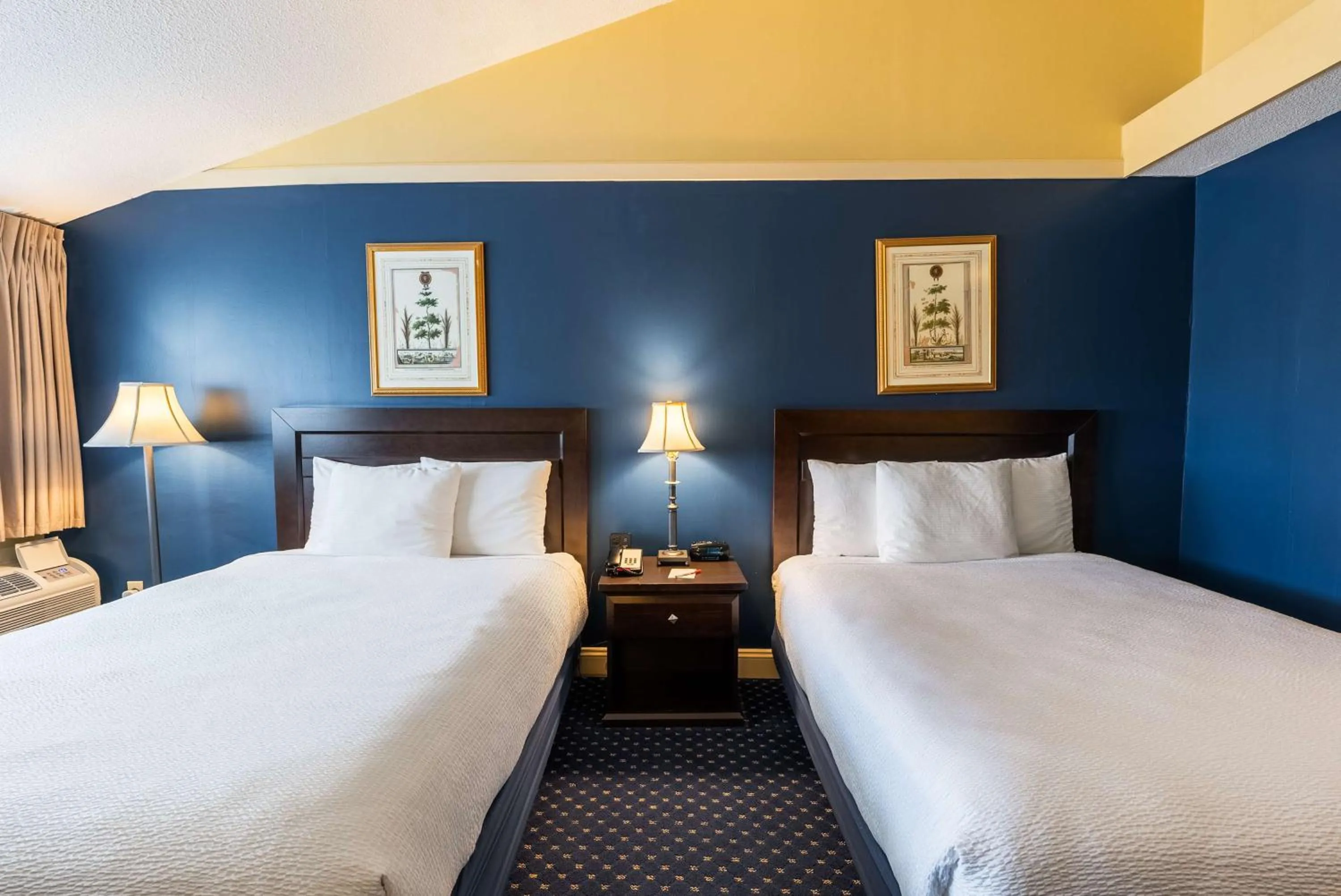 Bedroom, Bed in Fireside Inn & Suites Waterville