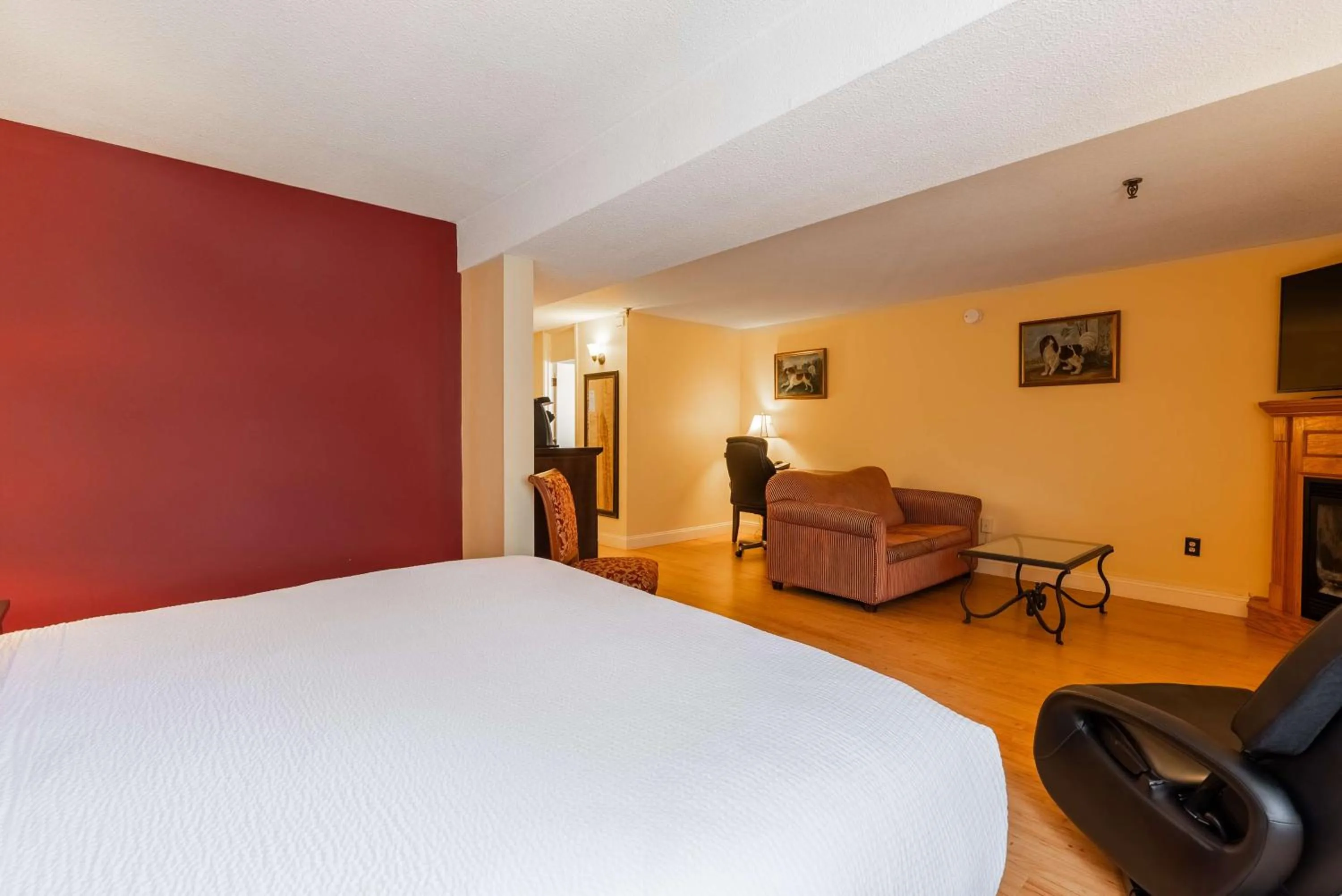 Bedroom, Bed in Fireside Inn & Suites Waterville