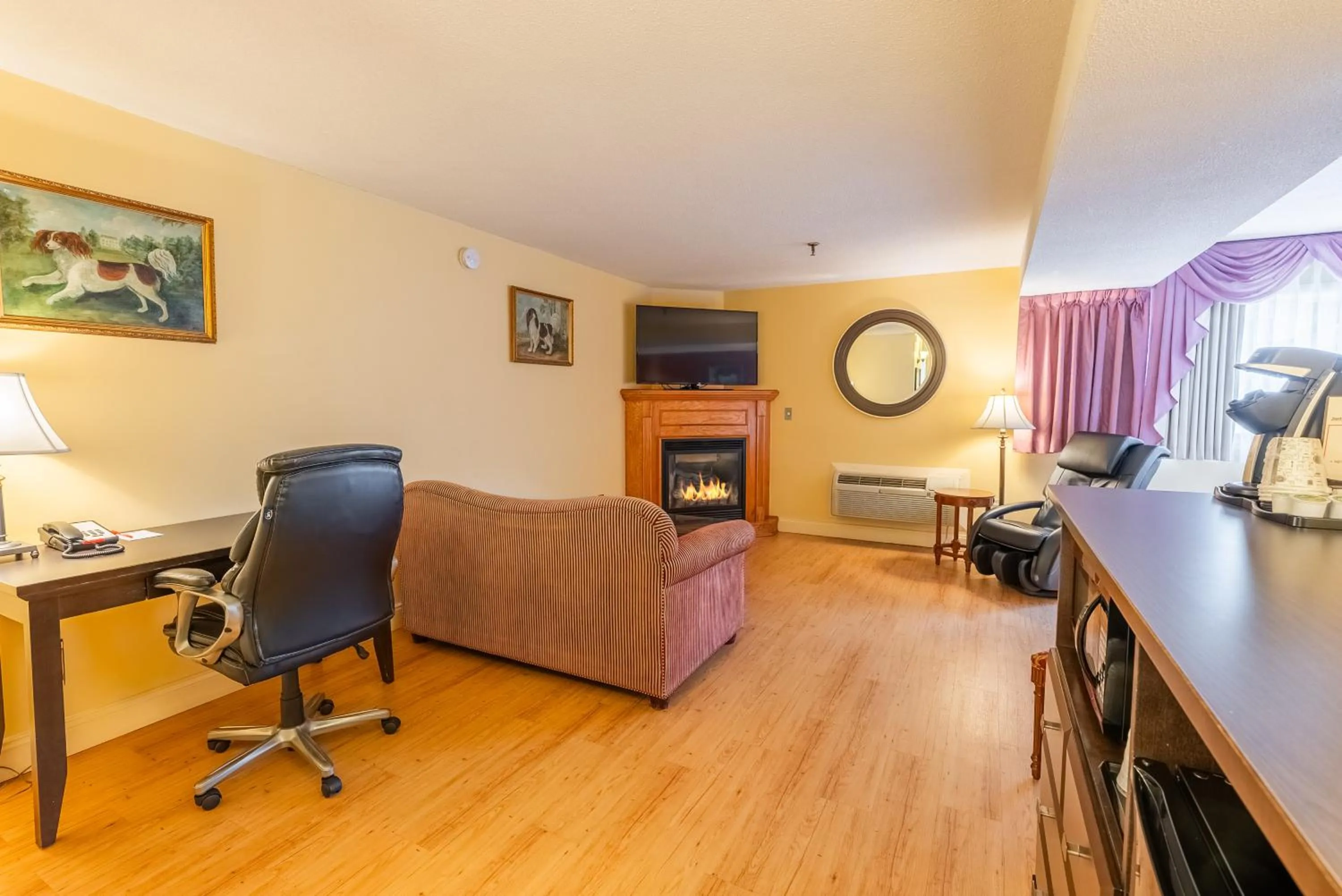 Living room in Fireside Inn & Suites Waterville