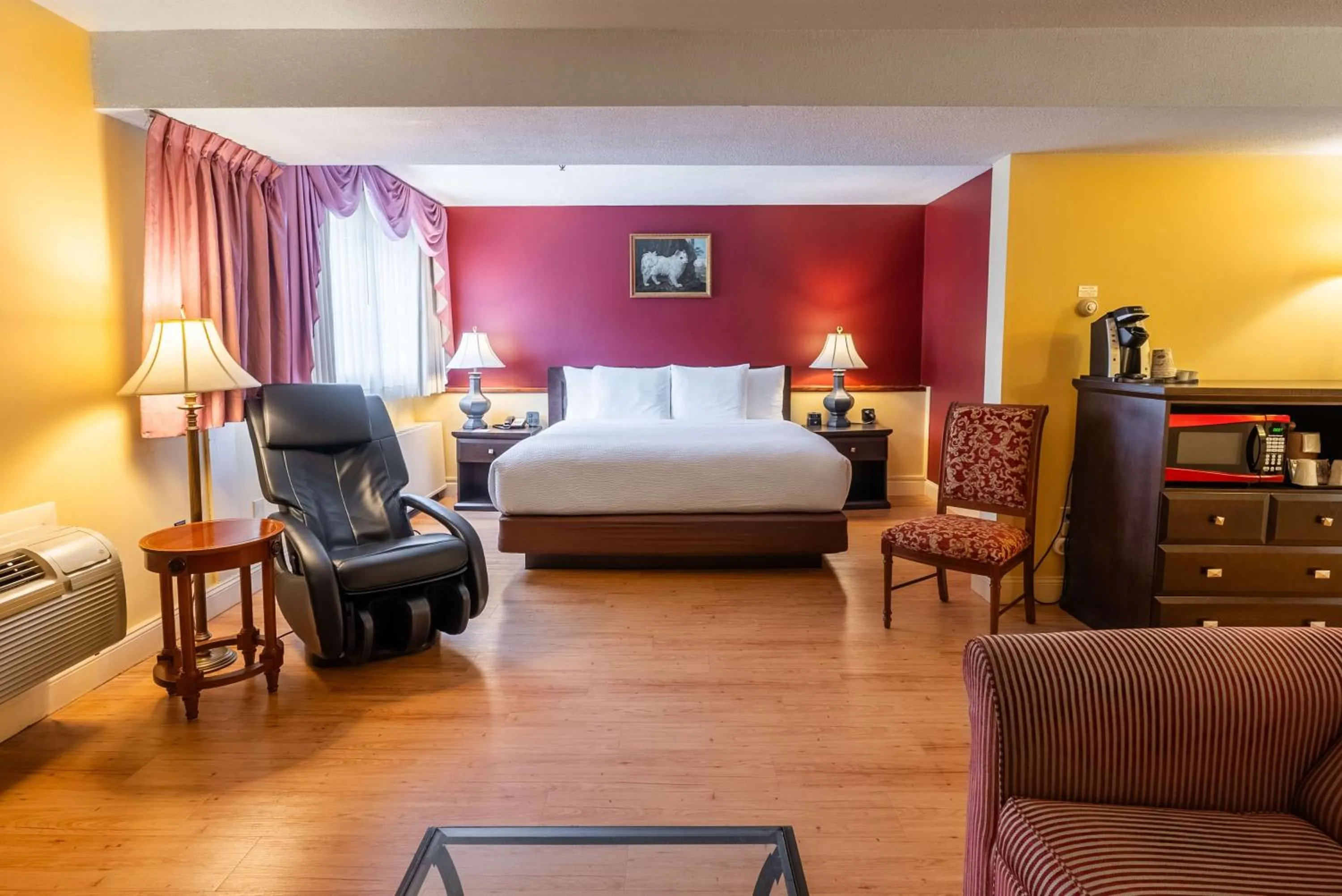 Bedroom, Bed in Fireside Inn & Suites Waterville