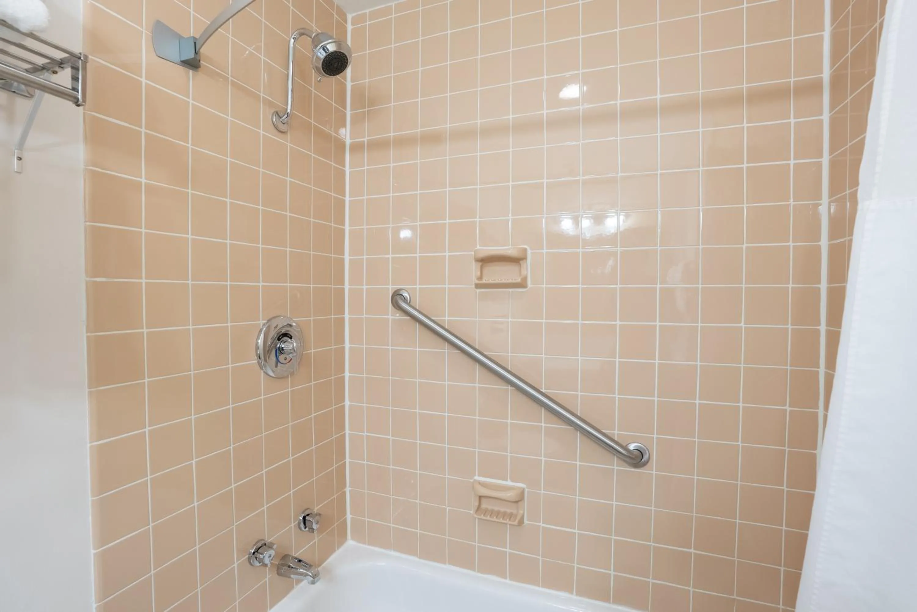 Bathroom in Fireside Inn & Suites Waterville