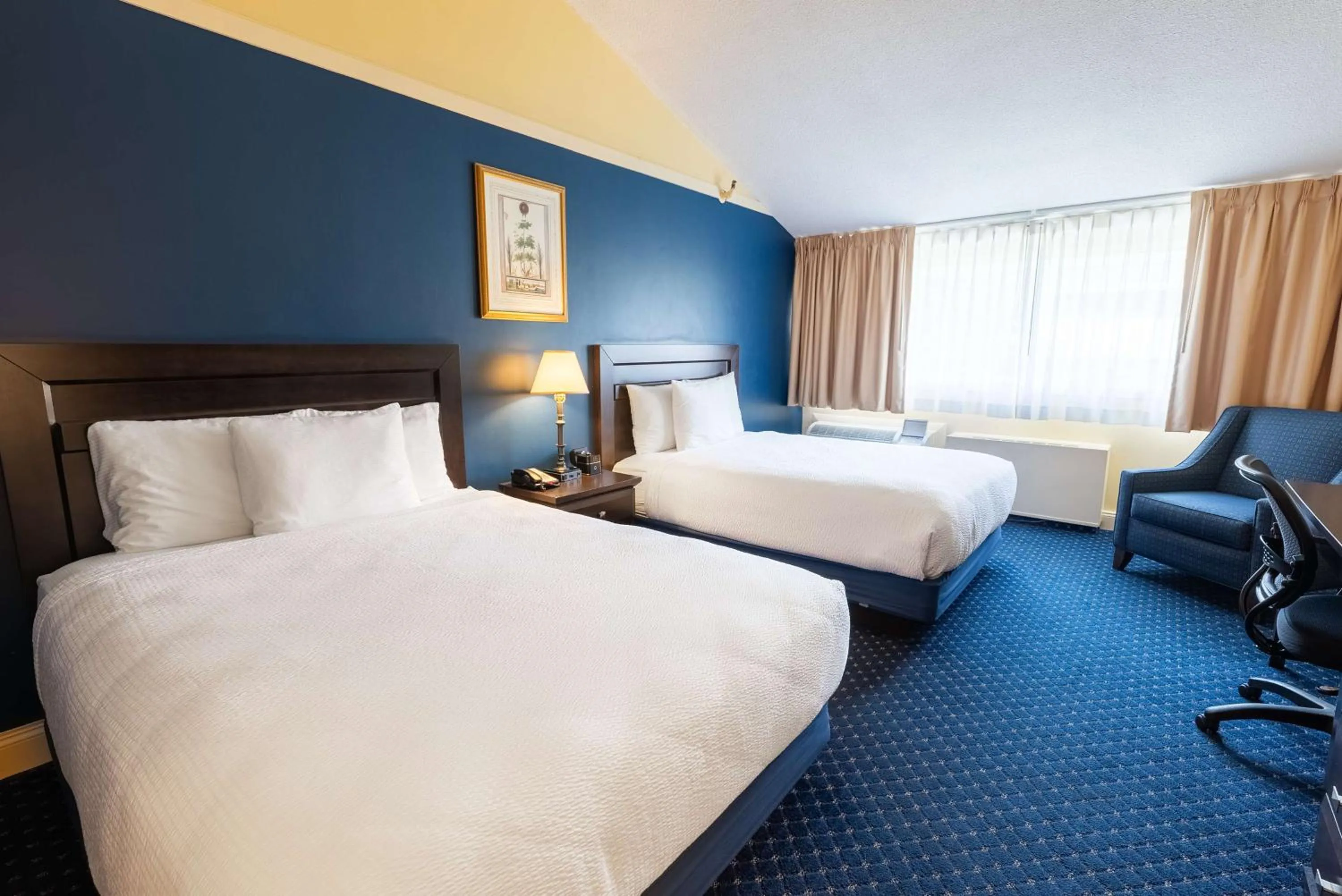 Bedroom, Bed in Fireside Inn & Suites Waterville