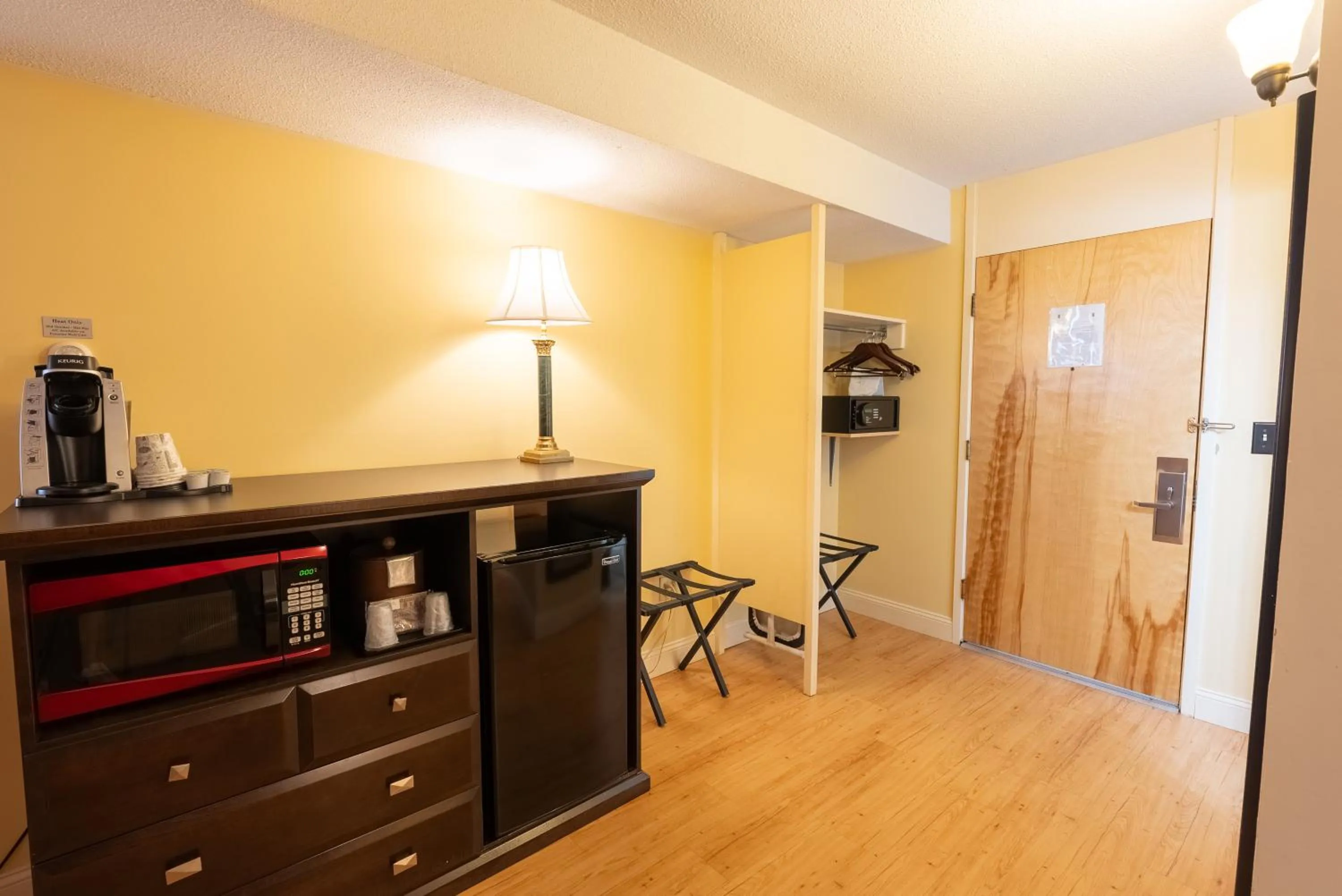 microwave in Fireside Inn & Suites Waterville