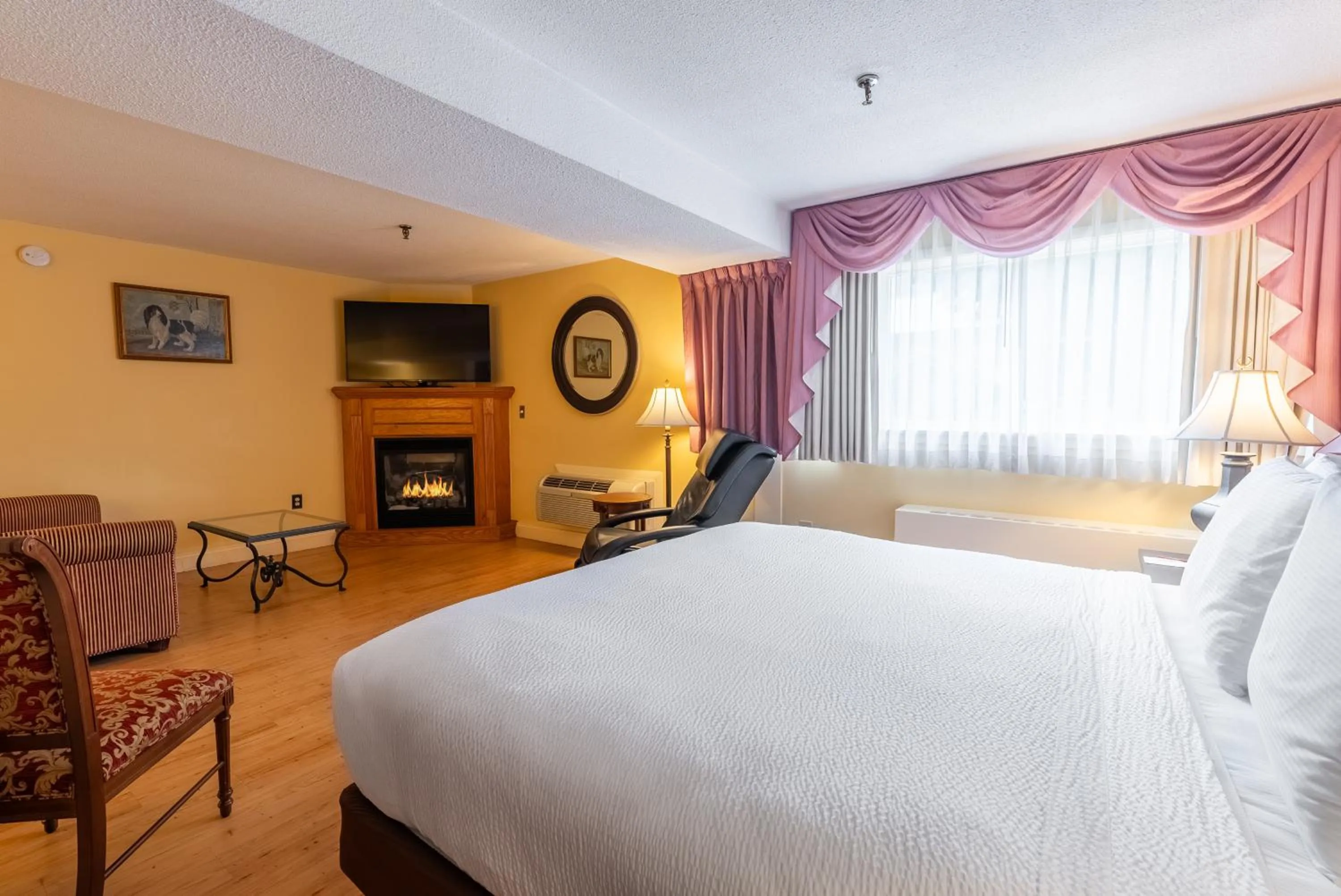 Bedroom, Bed in Fireside Inn & Suites Waterville