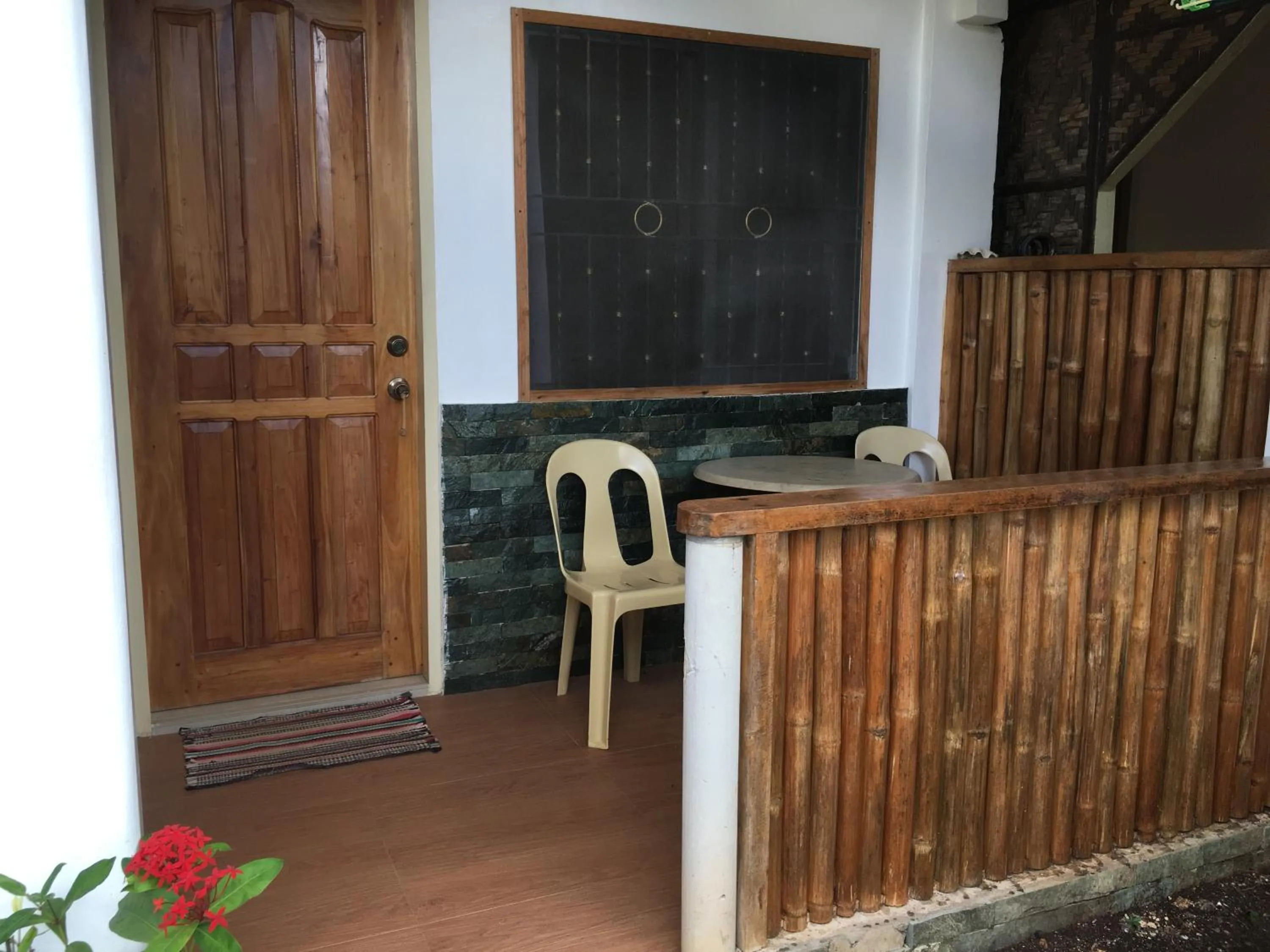 Facade/entrance in John Verhel Homes