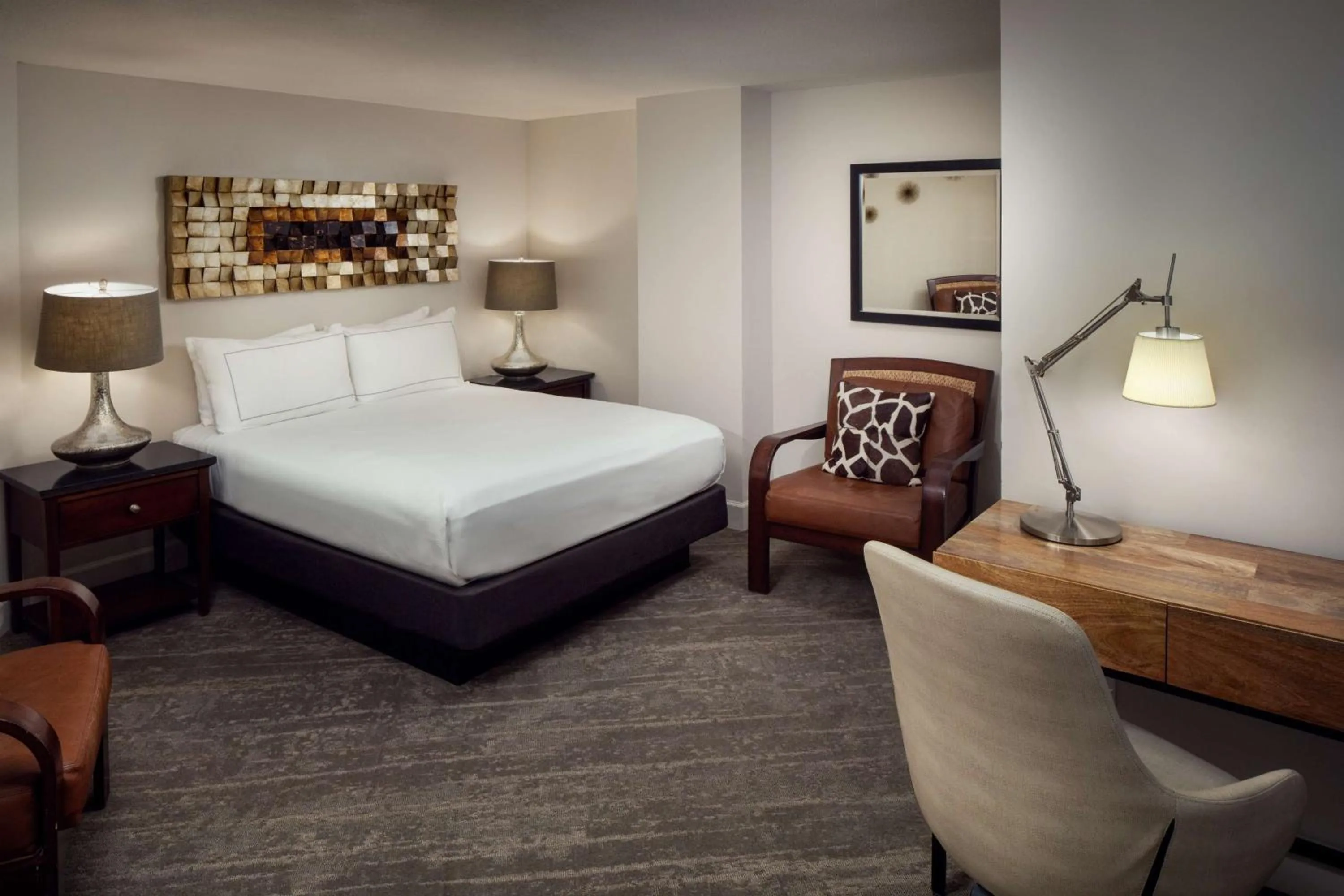 Bedroom, Bed in Doubletree by Hilton Phoenix Mesa