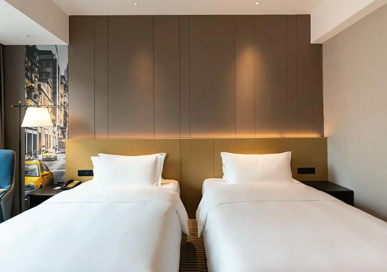 Photo of the whole room, Bed in La Yarda Hotel Guangzhou