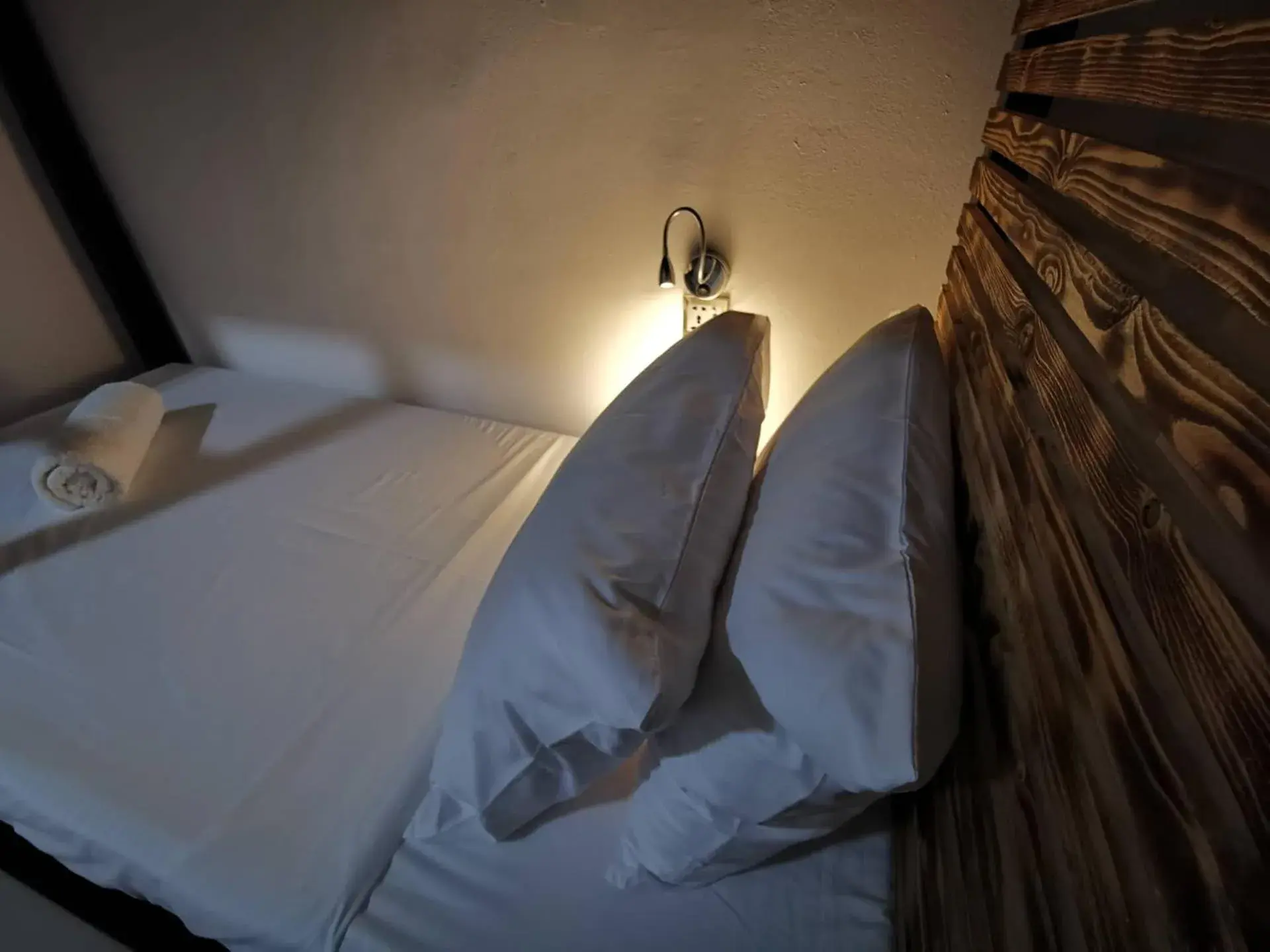 Bed in 6-Bed Mixed Dormitory Room in Bakawan Hostel Bed in 6-Bed Mixed Dormitory Room in Bakawan Hostel