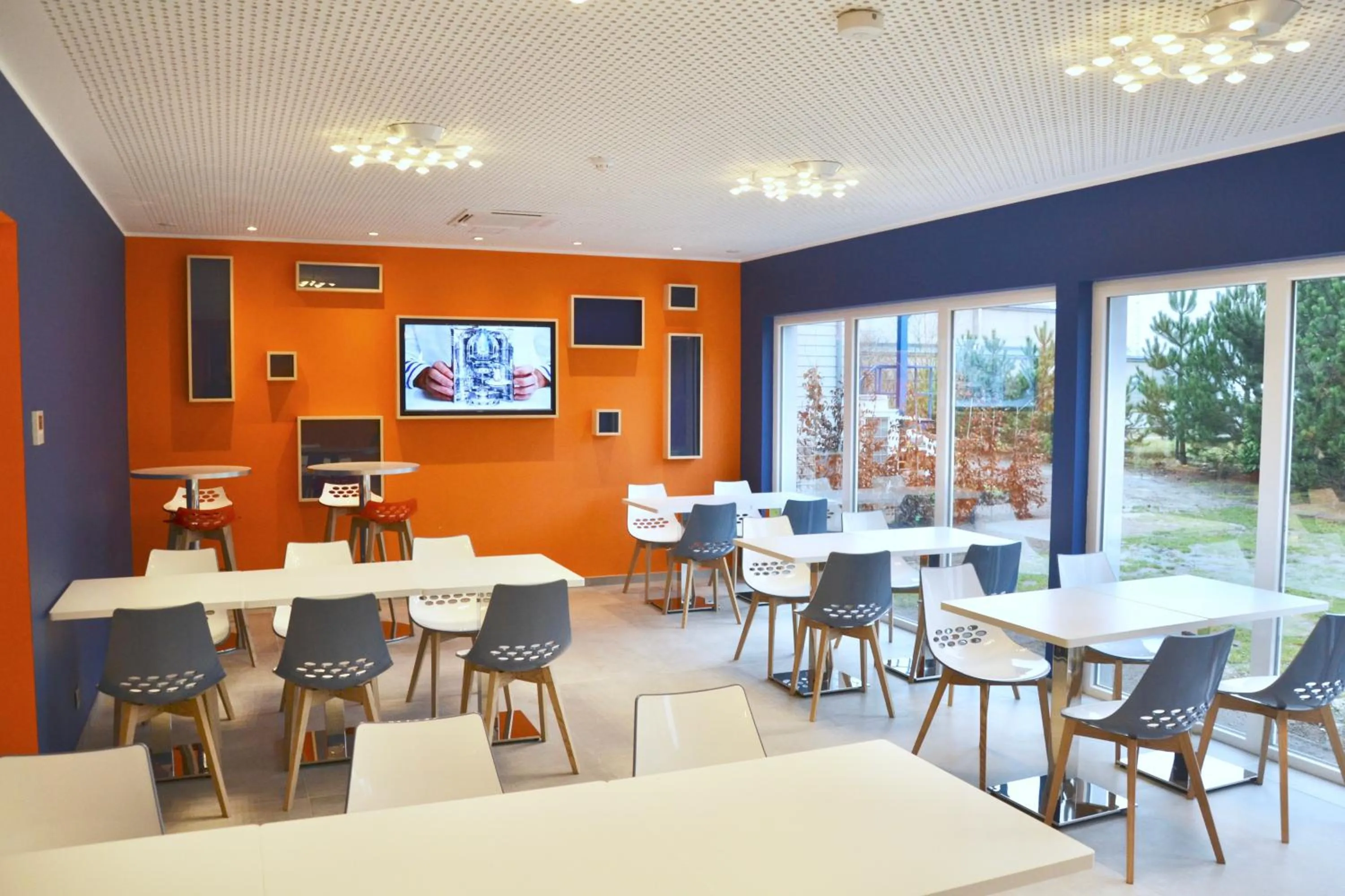 Communal lounge/ TV room in Ibis Styles La Louvière