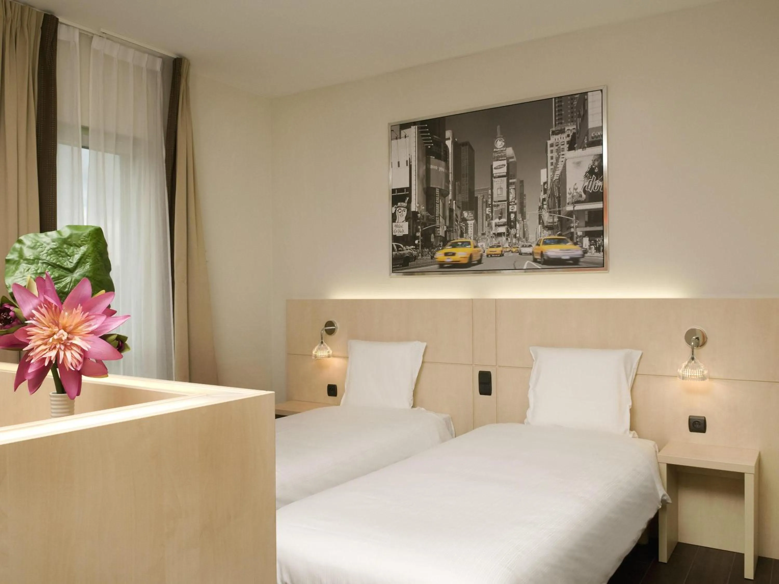 Bedroom, Bed in Ibis Styles La Louvière