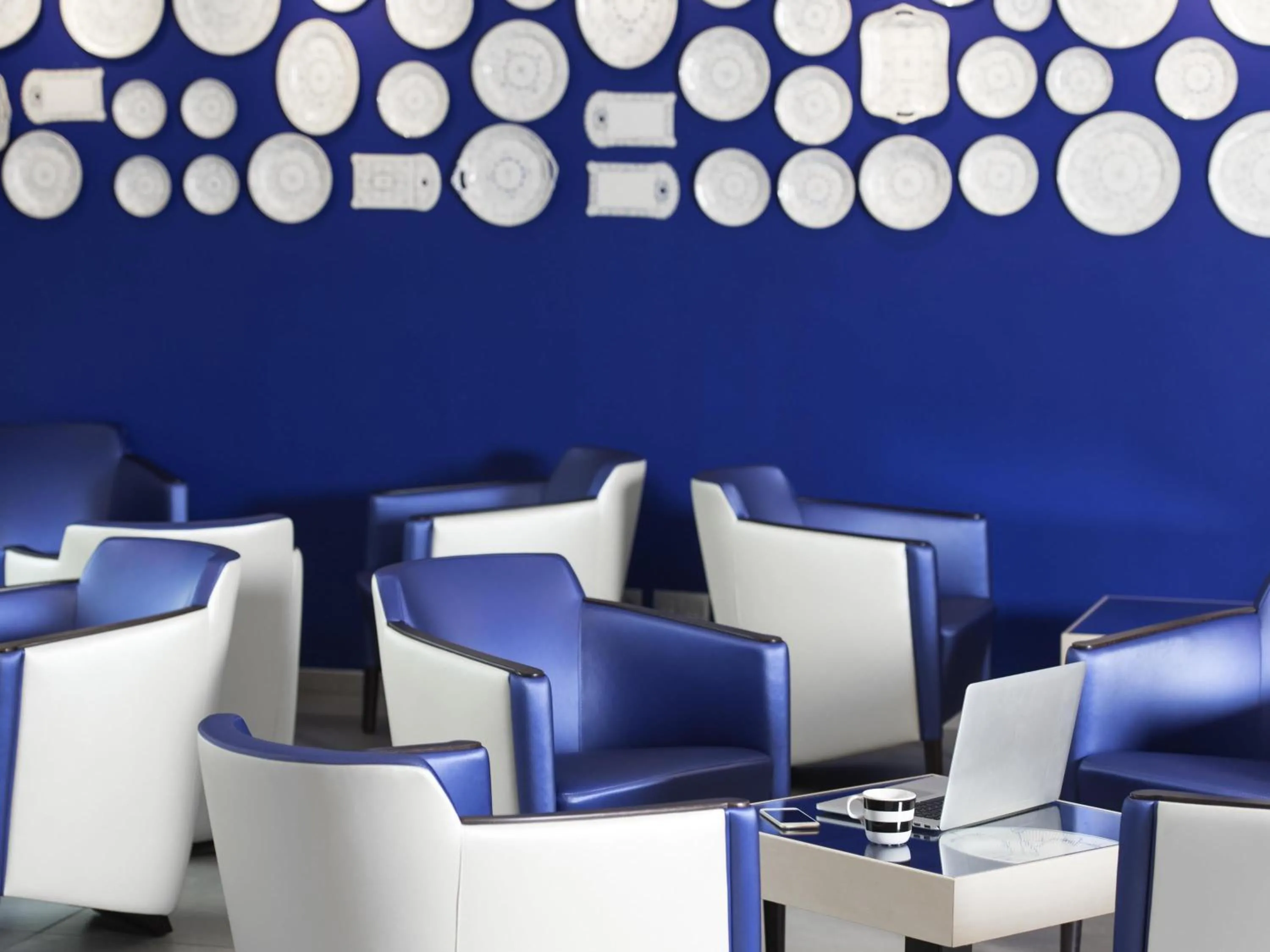 Lounge or bar in Ibis Styles La Louvière