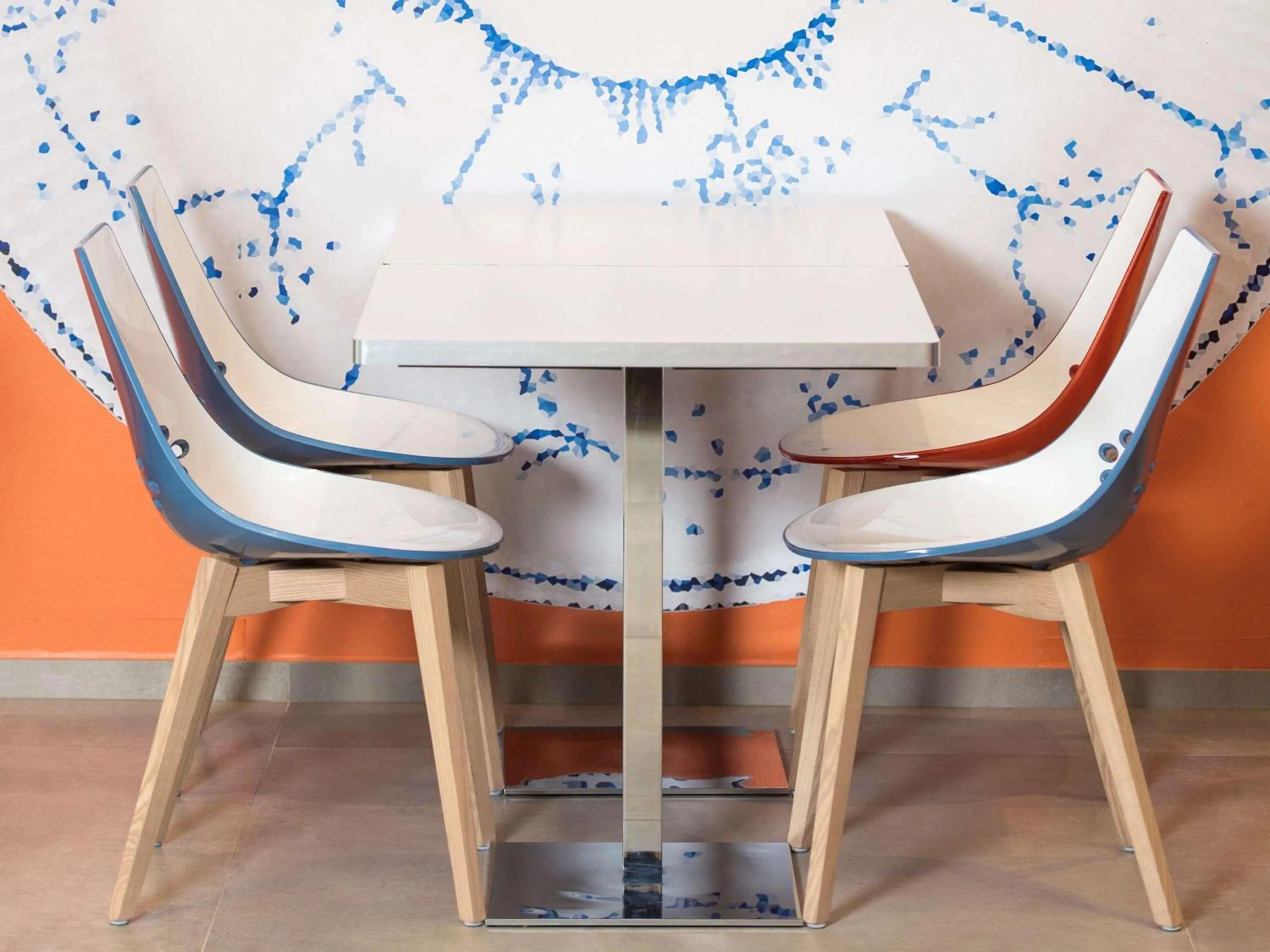 Restaurant/places to eat in Ibis Styles La Louvière