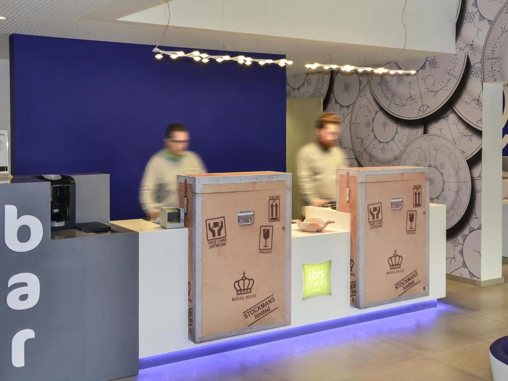 Lounge or bar in Ibis Styles La Louvière