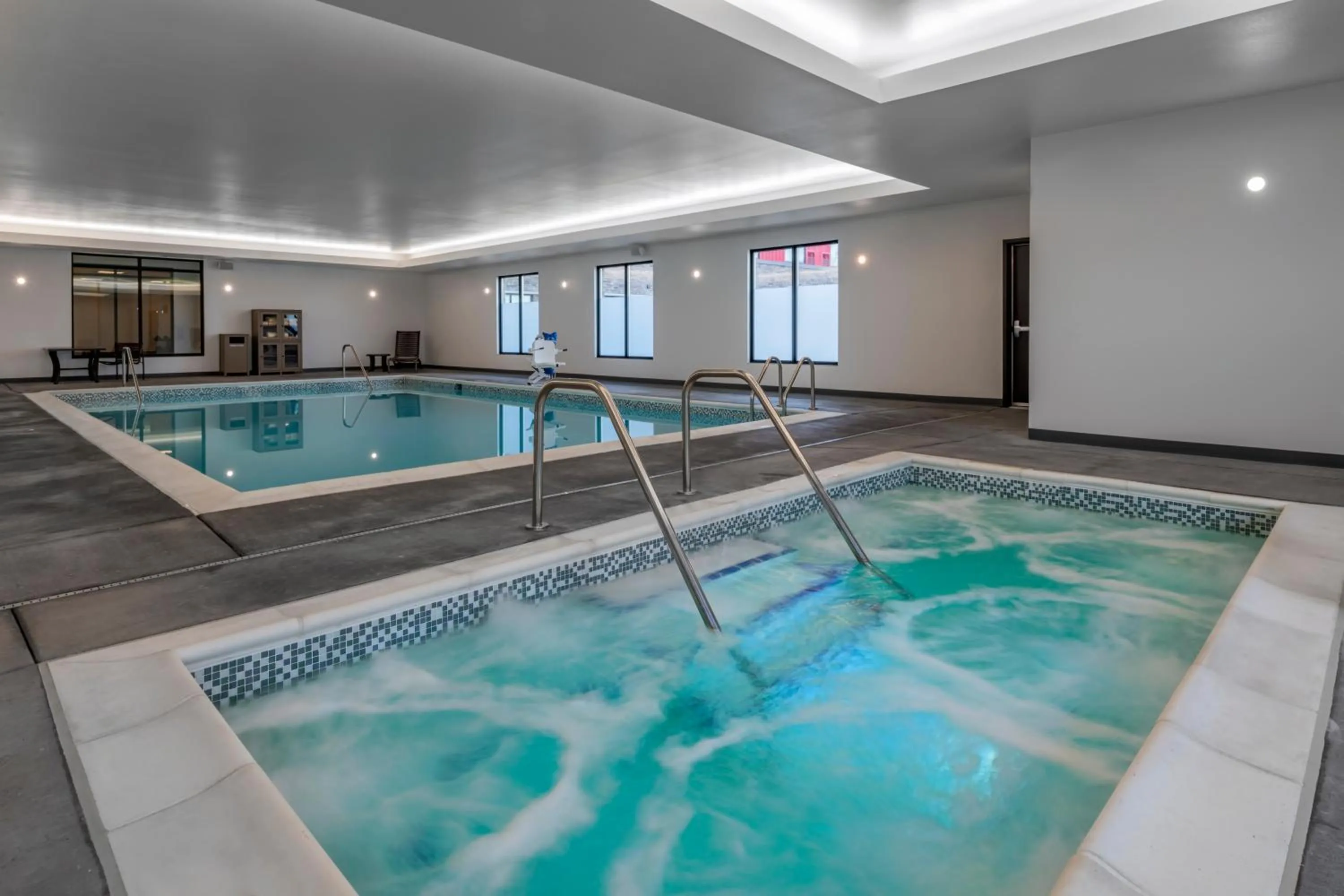 Swimming pool in Hyatt Place Anchorage-Midtown