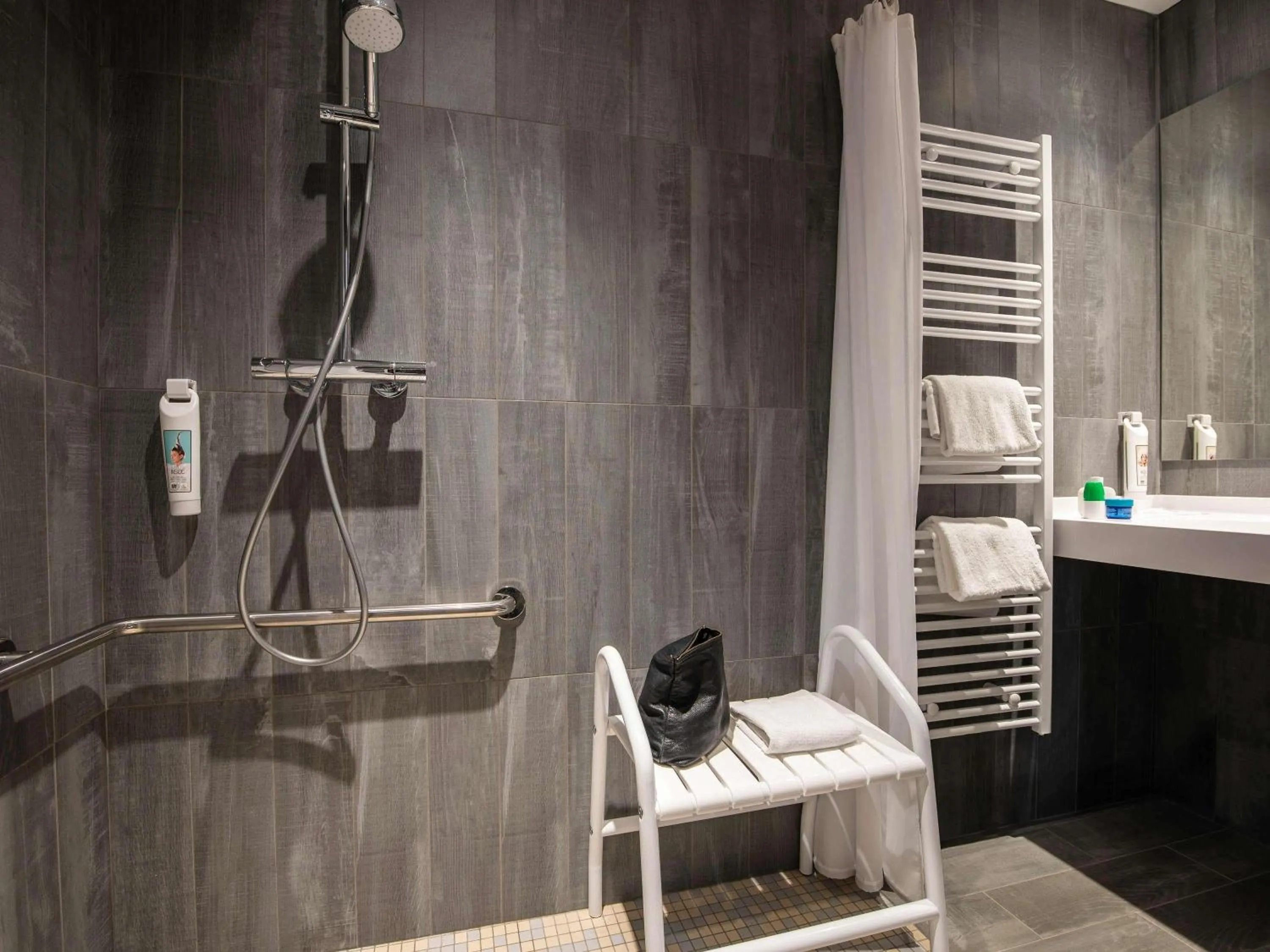 Bedroom in ibis Nuits Saint Georges