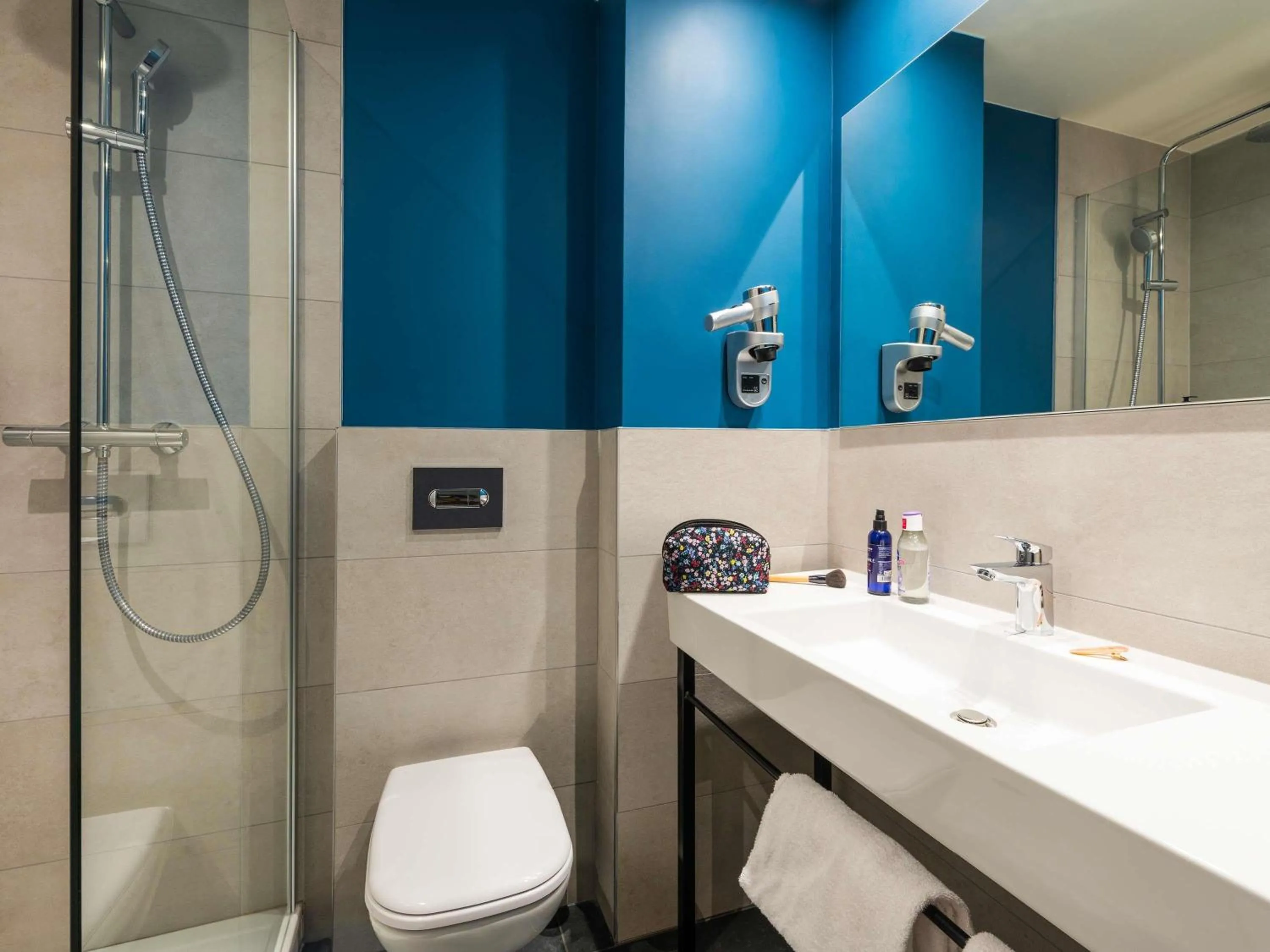 Bedroom in ibis Nuits Saint Georges