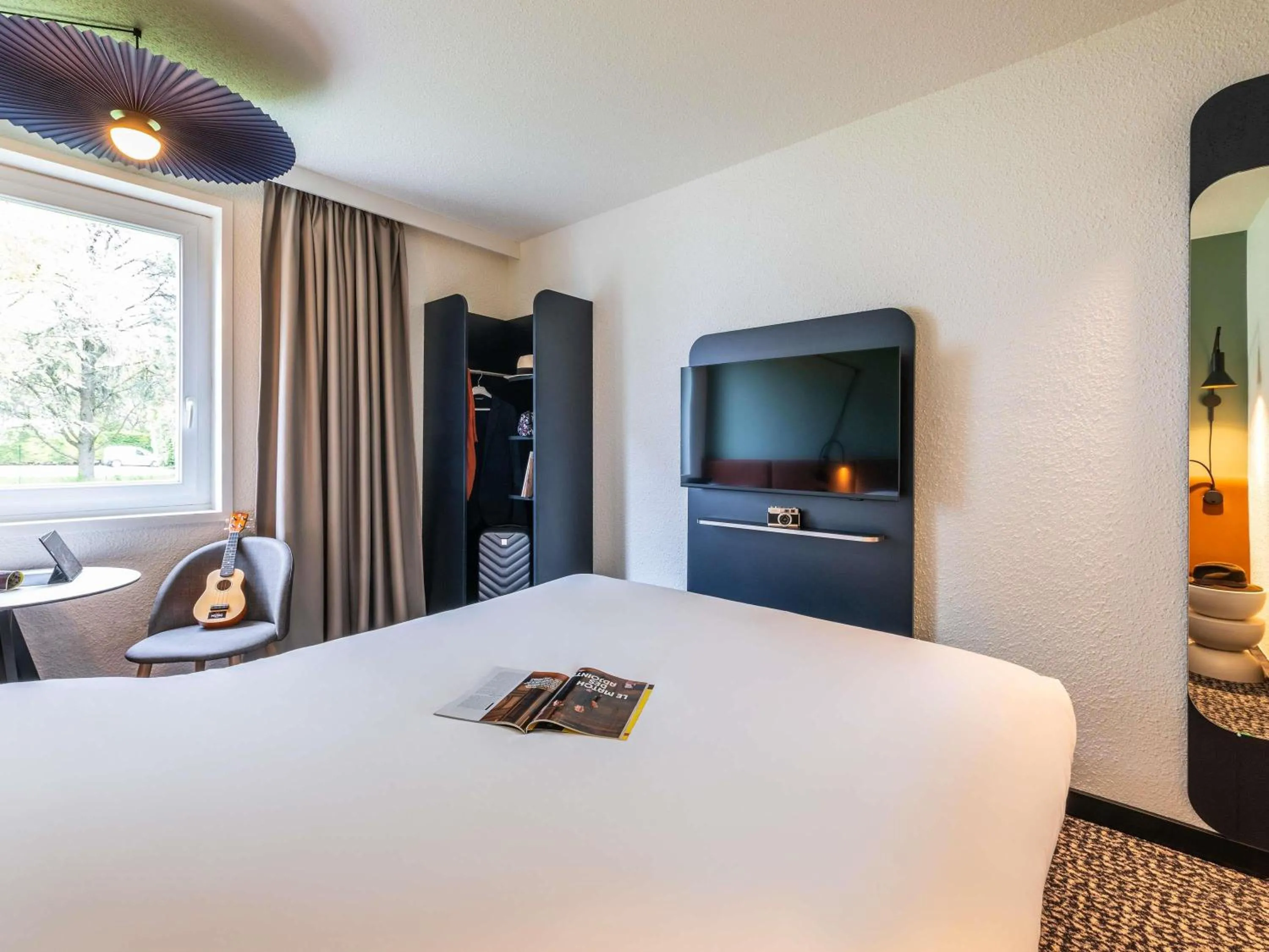 Bedroom, Bed in ibis Nuits Saint Georges