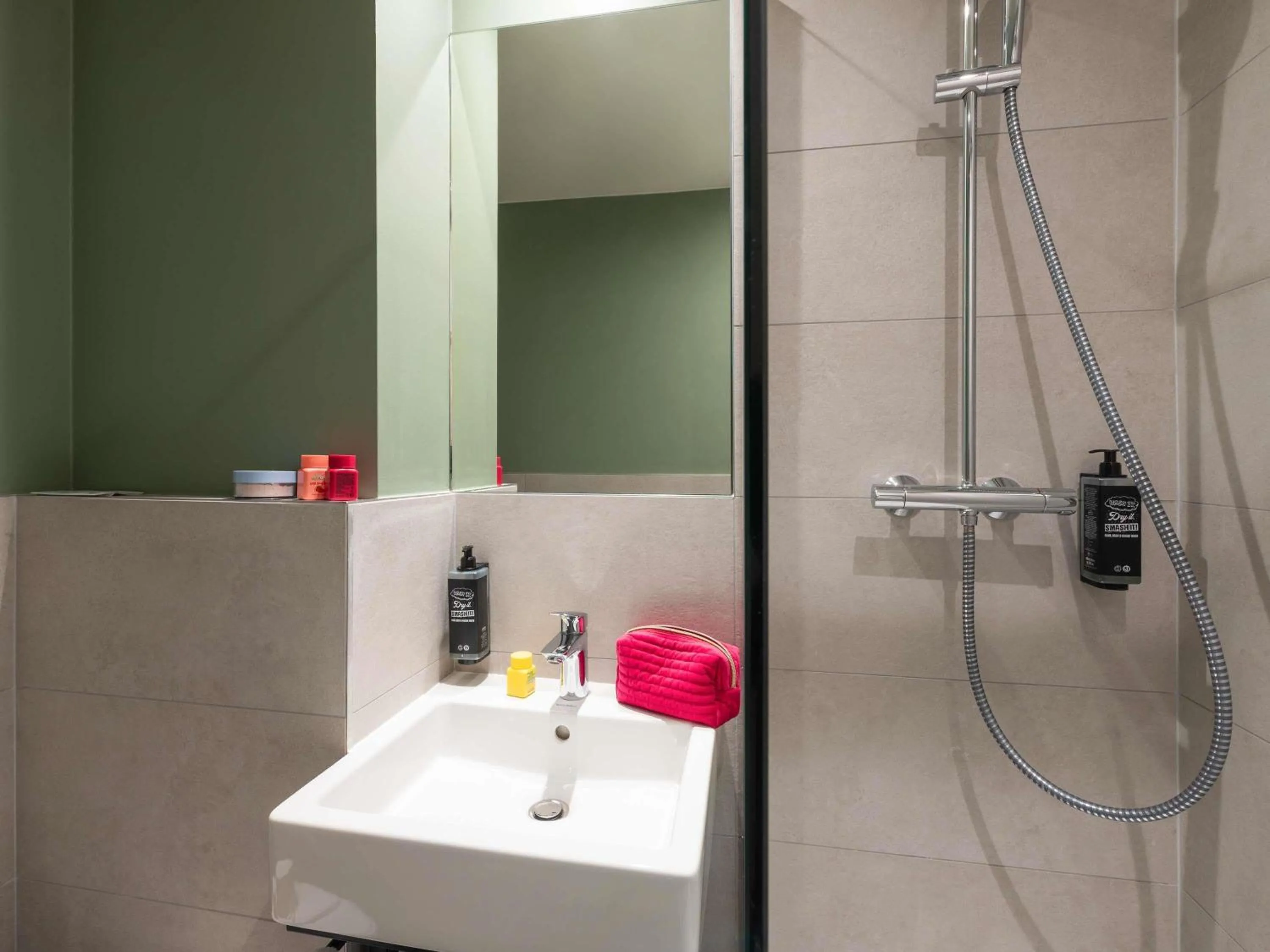 Bedroom in ibis Nuits Saint Georges