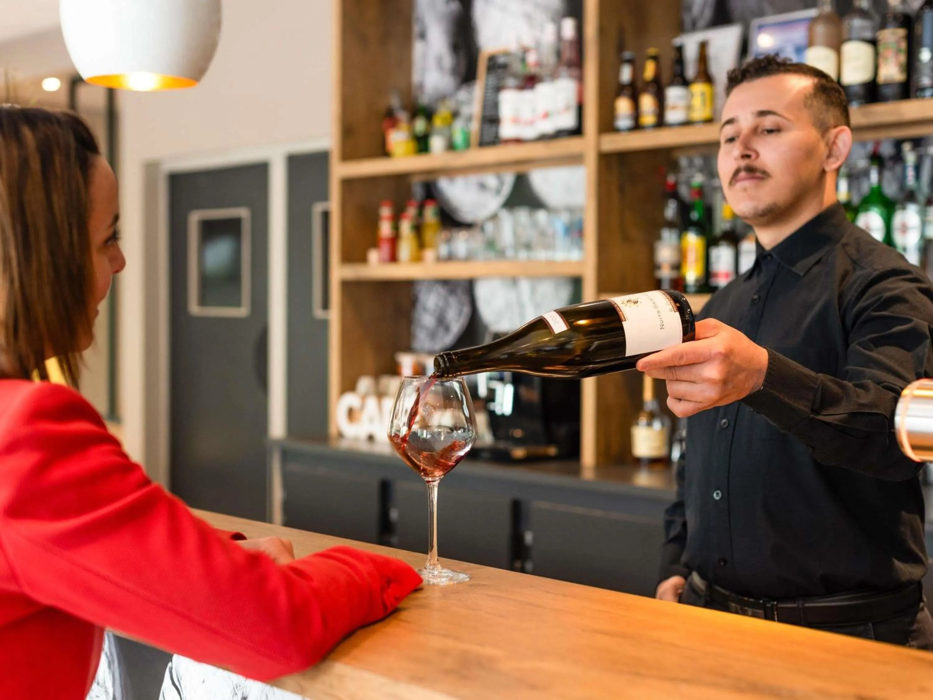 Lounge or bar in ibis Nuits Saint Georges