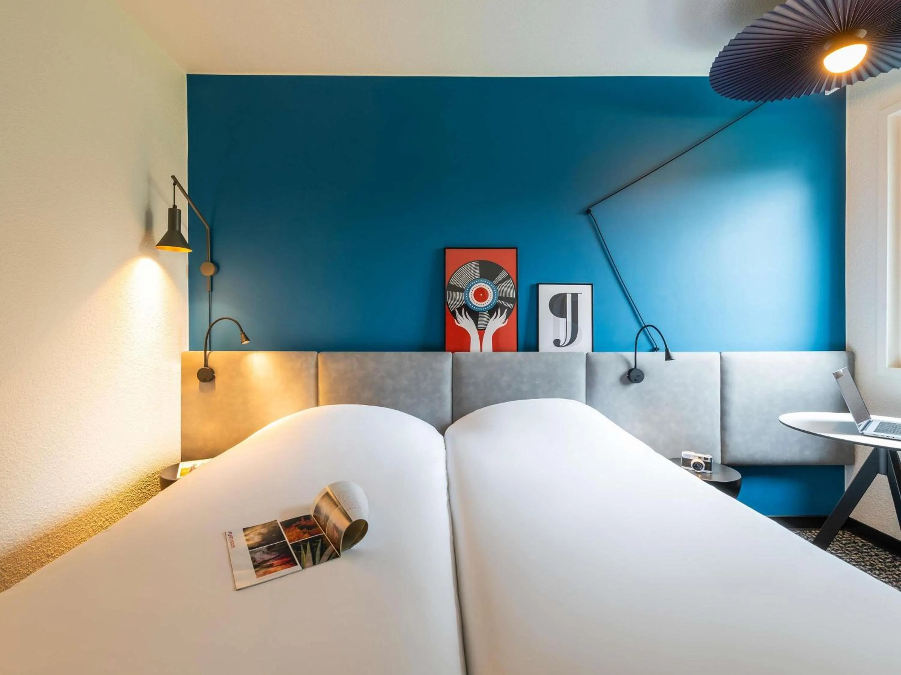 Bedroom, Bed in ibis Nuits Saint Georges