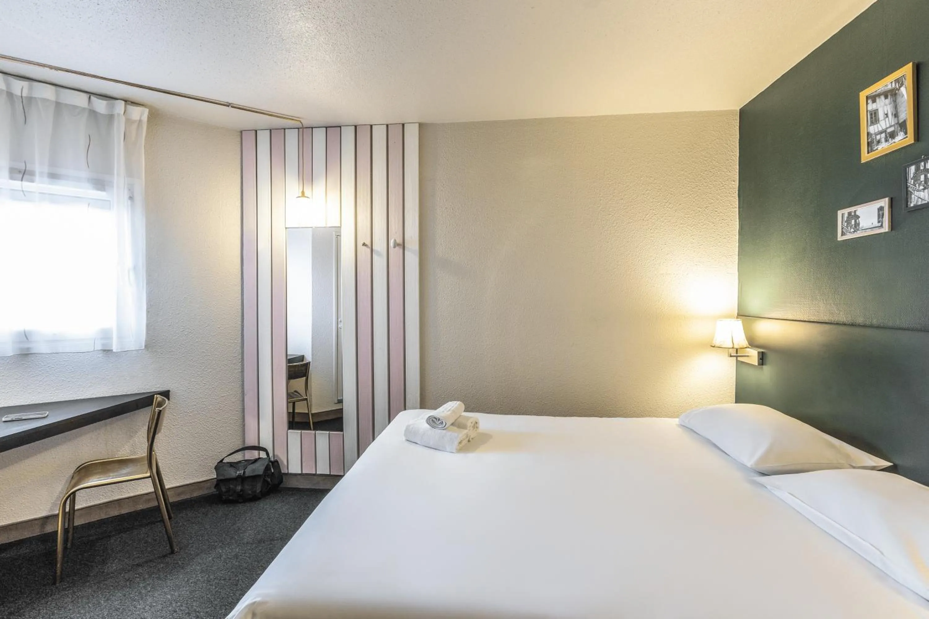 Bedroom, Bed in The Originals Access, Hôtel Limoges Nord