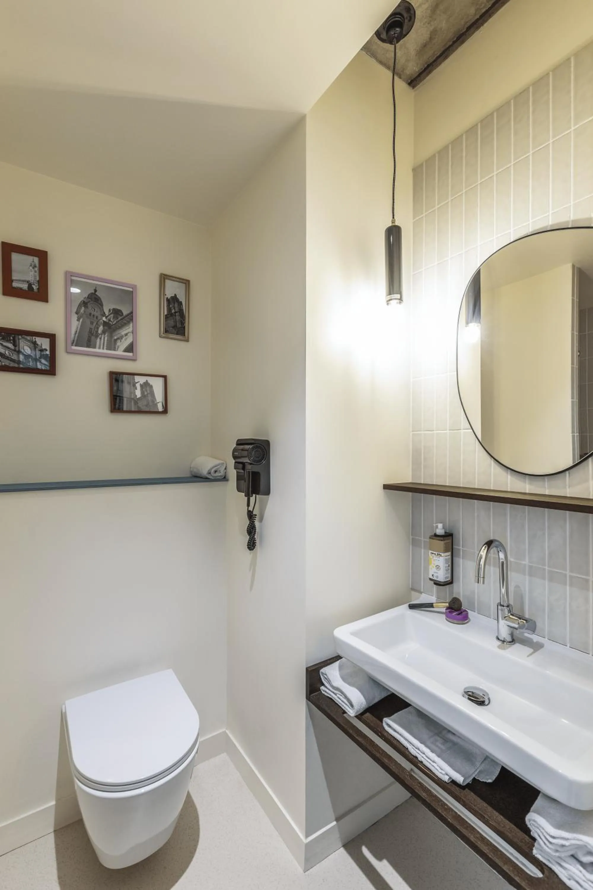 Toilet in The Originals Access, Hôtel Limoges Nord