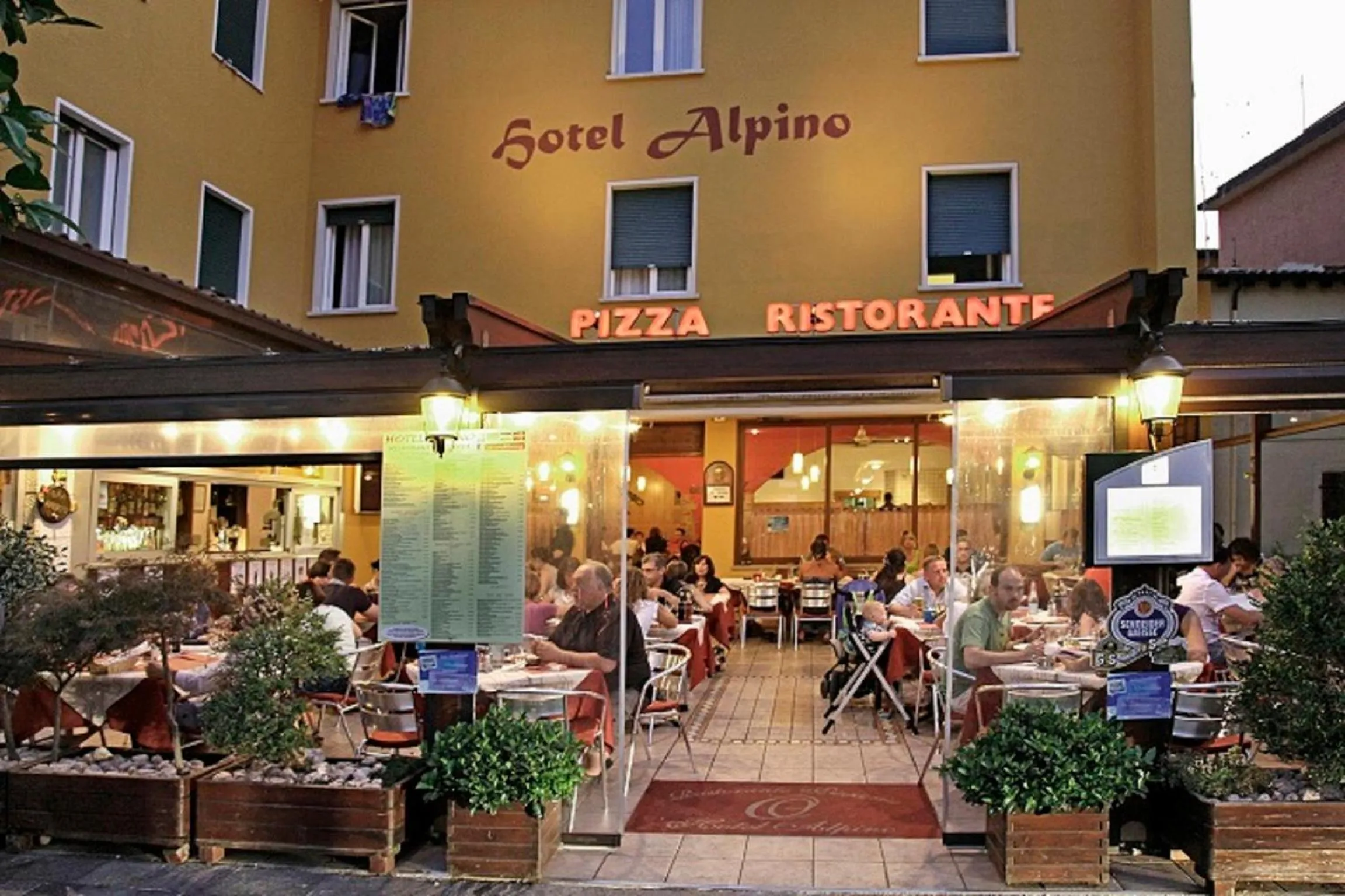 Restaurant/places to eat in Hotel Alpino