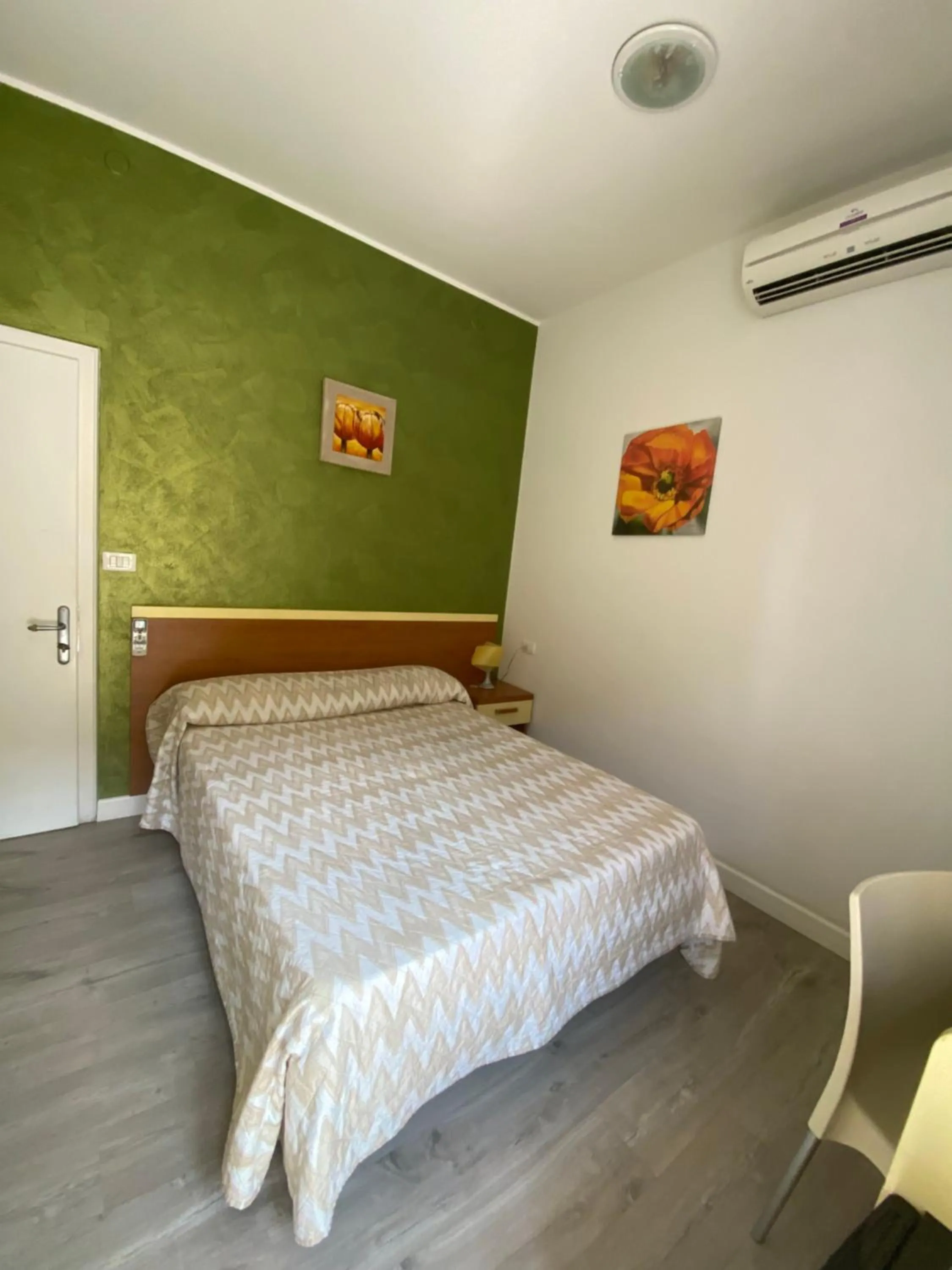 Photo of the whole room, Bed in Hotel Alpino