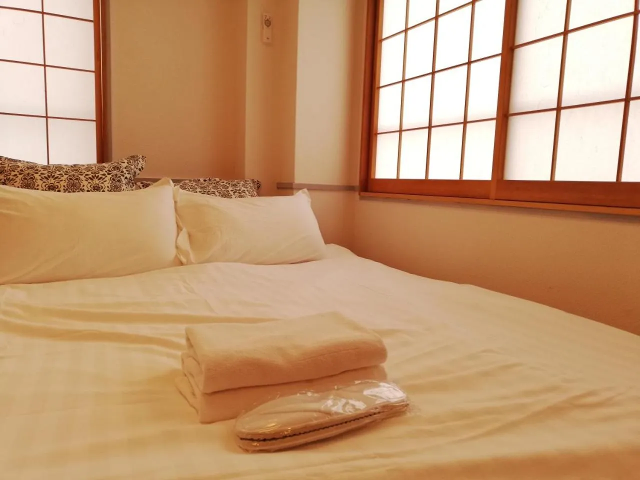Bed in KEYHOTEL-5minutes for walk to Akihabara Electric Town