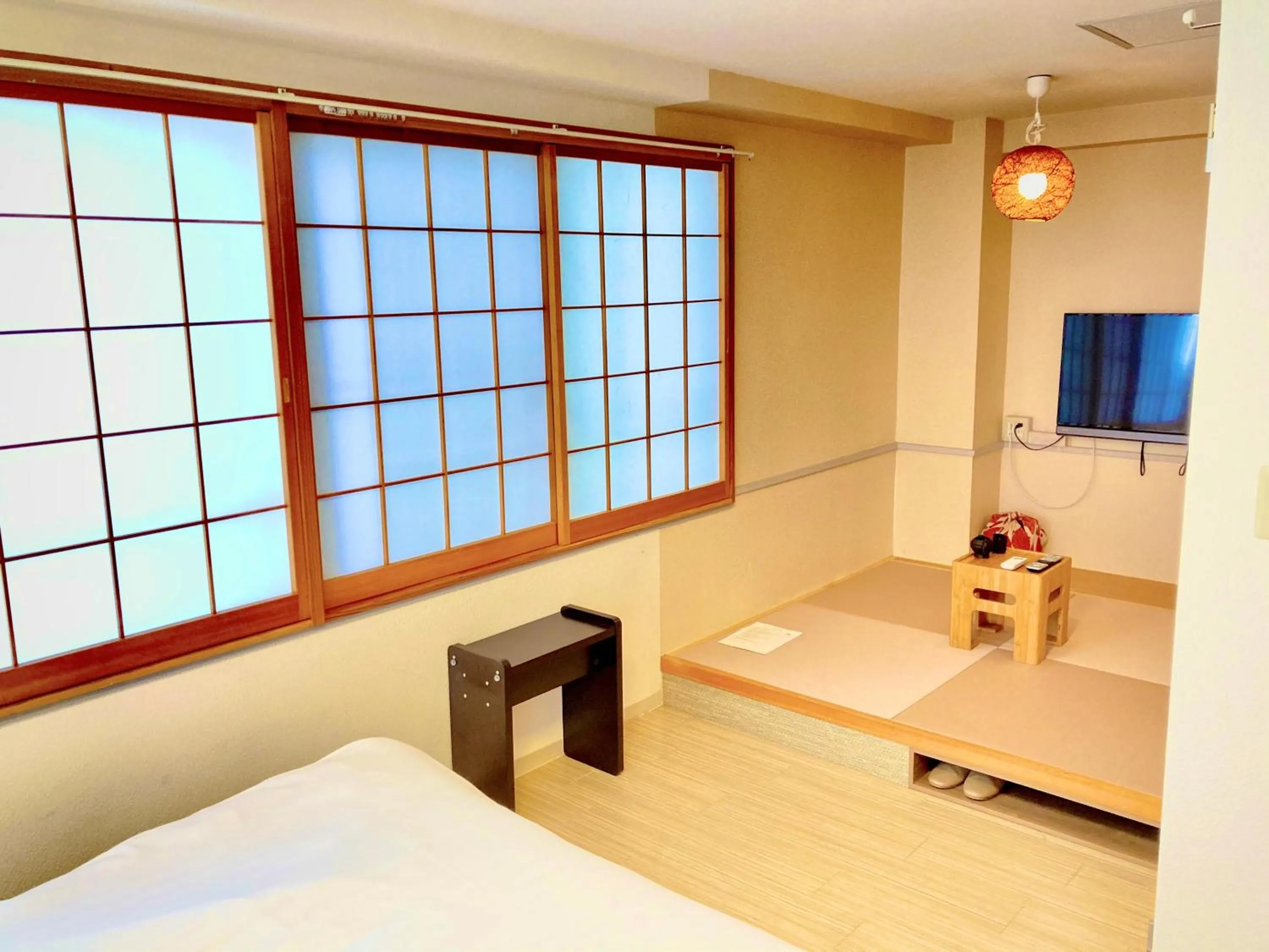 Bed in KEYHOTEL-5minutes for walk to Akihabara Electric Town