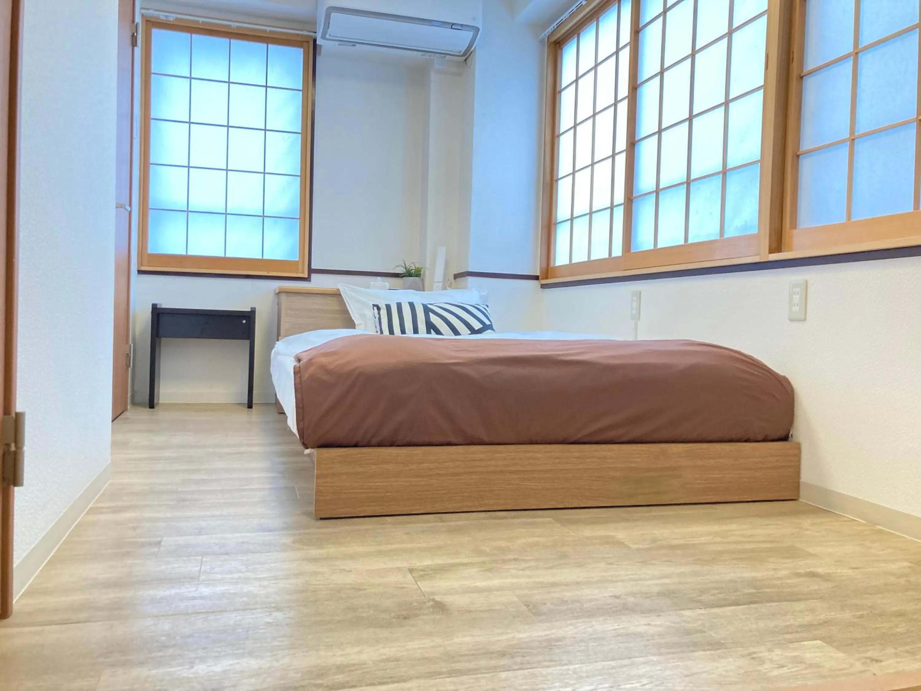 Bed in KEYHOTEL-5minutes for walk to Akihabara Electric Town